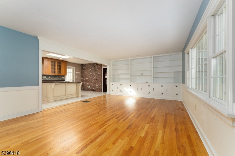 Raritan Twp., New Jersey, 08822, United States, 3 Bedrooms Bedrooms, ,2 BathroomsBathrooms,Residential,For Sale,1991179