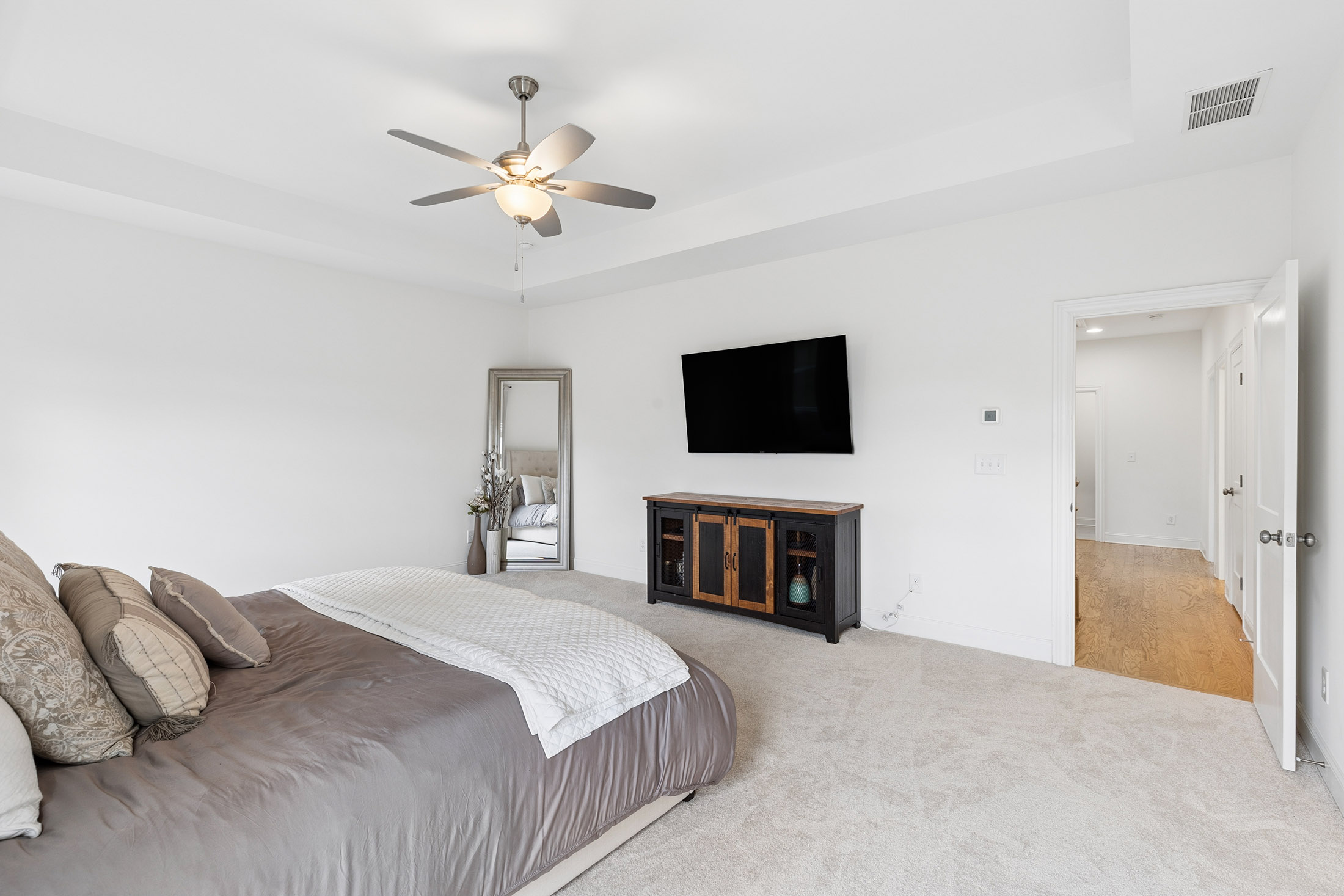  Freshly Updated and Move-in Ready Home in a Prime Westside Location - 物件實景