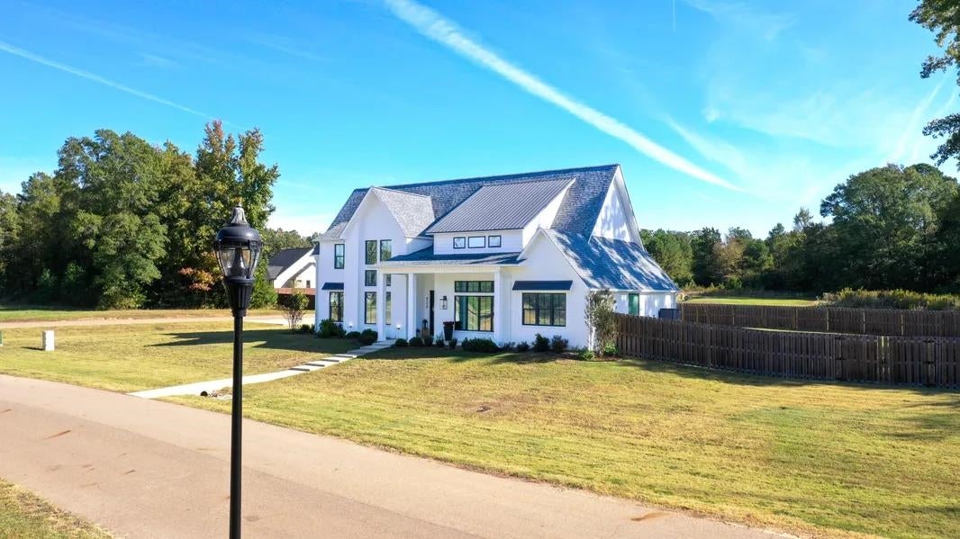Texarkana, Texas, 75503, United States, 4 Bedrooms Bedrooms, ,4 BathroomsBathrooms,Residential,For Sale,1980394