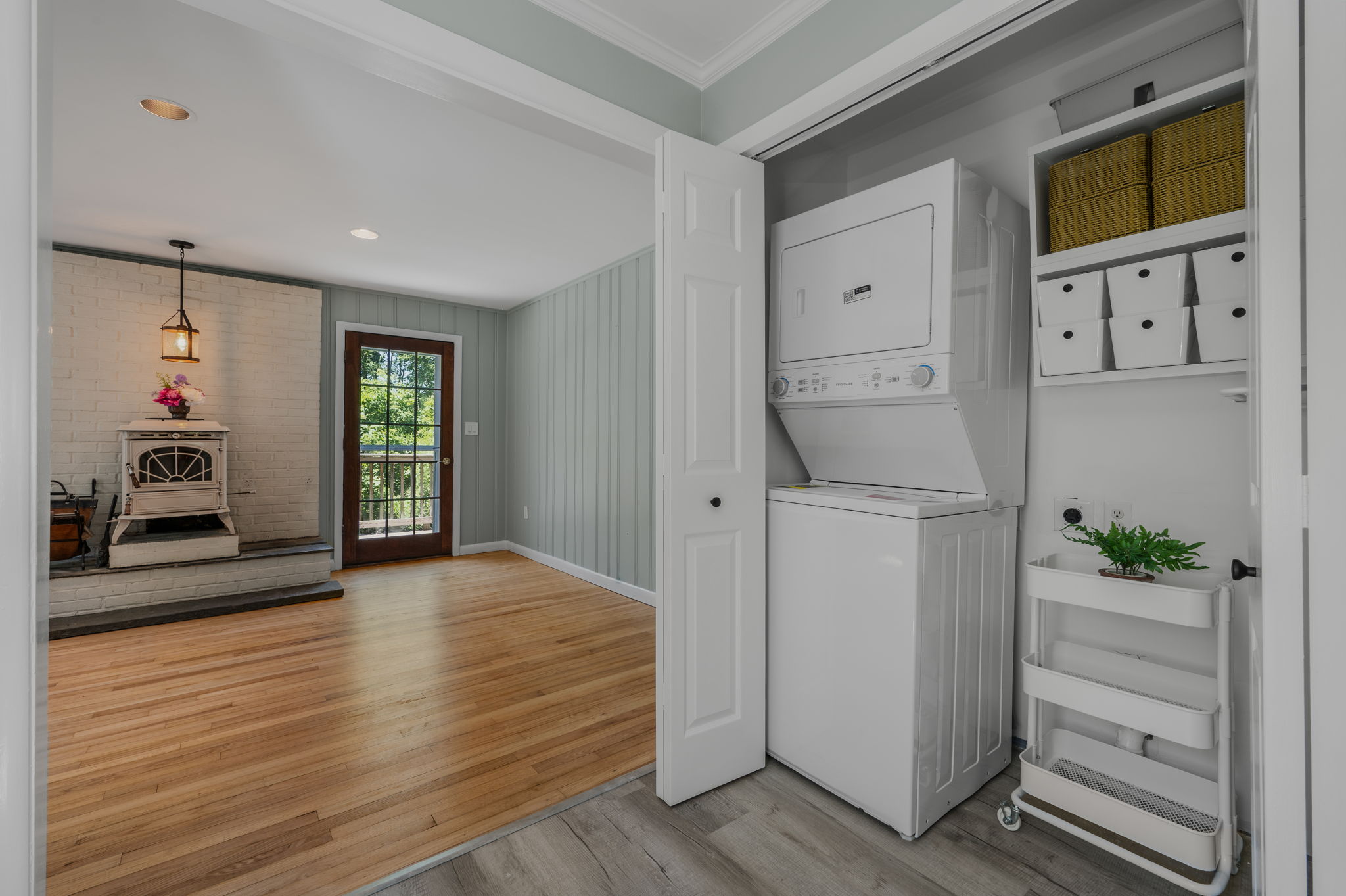  Find privacy and charm in this beautifully updated Waterford home. - 物件實景