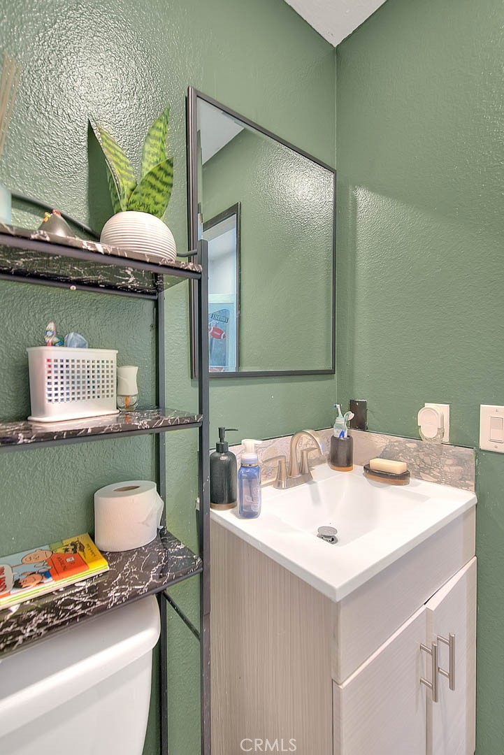 Jurupa Valley, California, 92509, United States, 4 Bedrooms Bedrooms, ,2 BathroomsBathrooms,Residential,For Sale,1998083