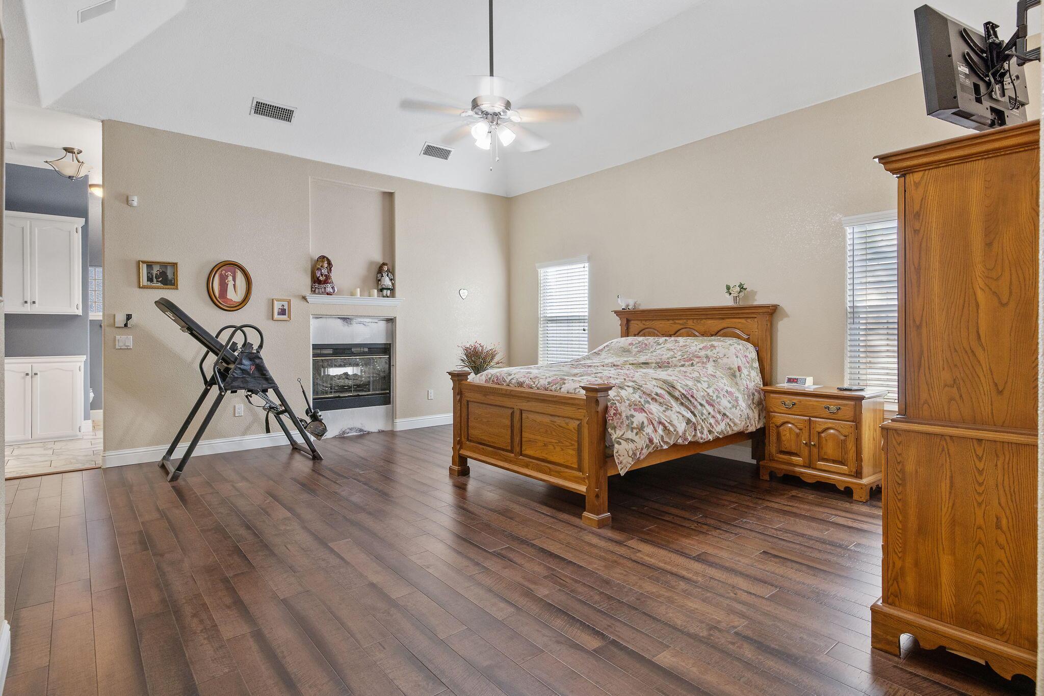 Visalia, California, 93292, United States, 4 Bedrooms Bedrooms, ,3 BathroomsBathrooms,Residential,For Sale,1977045