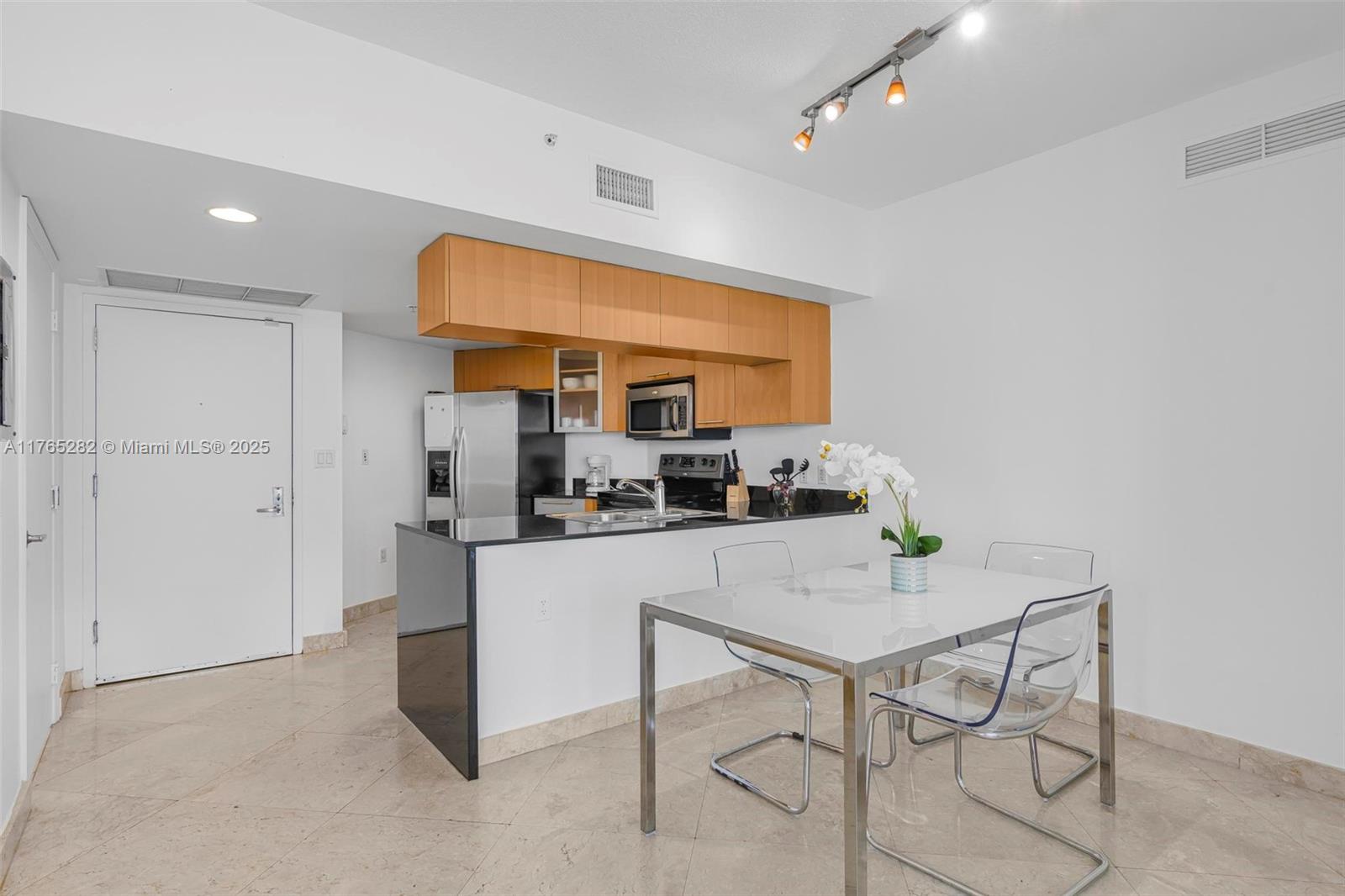 Miami, Florida, 33132, United States, 2 Bedrooms Bedrooms, ,2 BathroomsBathrooms,Residential,For Sale,1739063