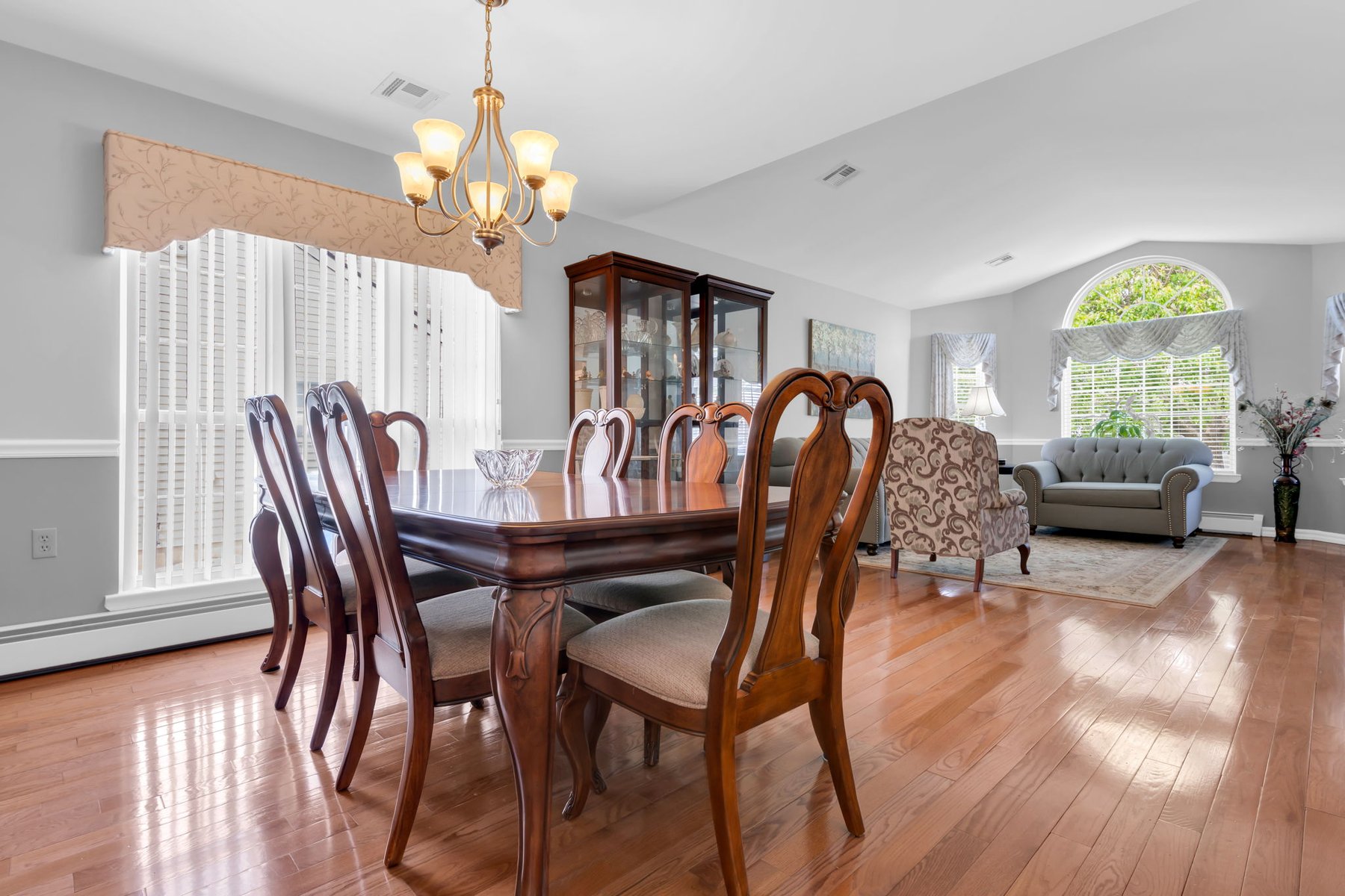  Move-In Ready Holiday Heights Home - 物件實景