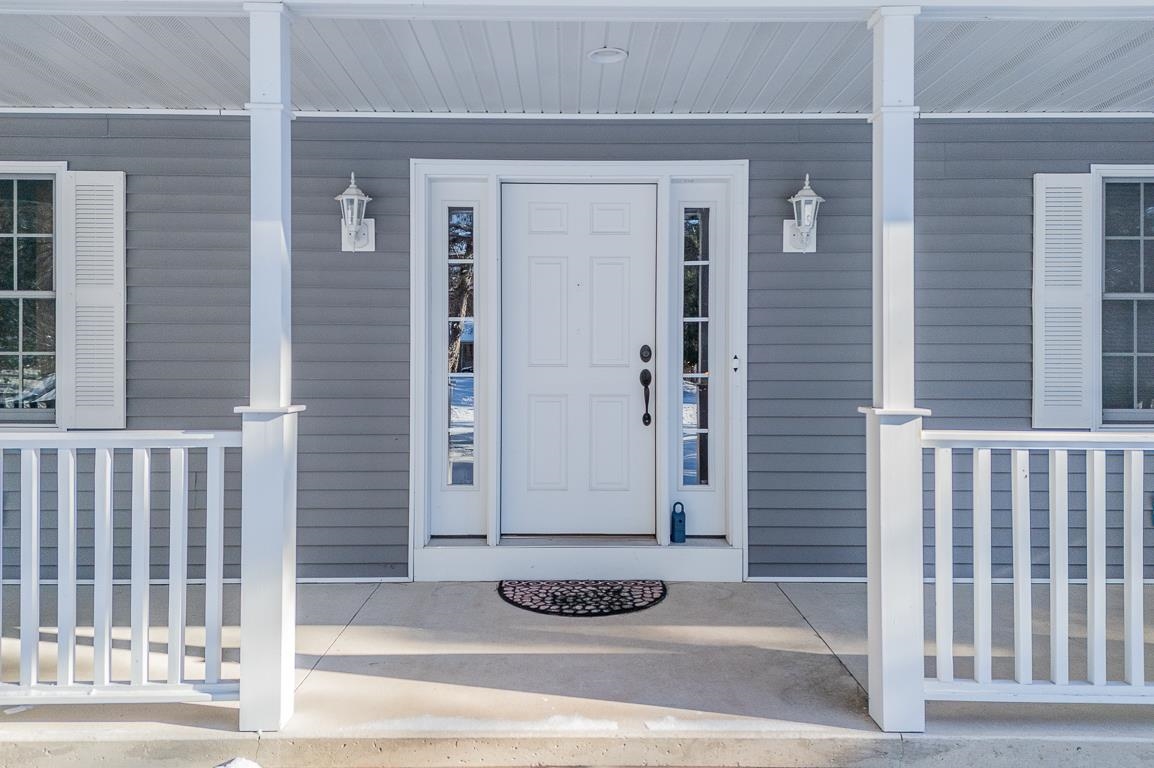 New London, Wisconsin, 54961-8857, United States, 4 Bedrooms Bedrooms, ,4 BathroomsBathrooms,Residential,For Sale,2001494