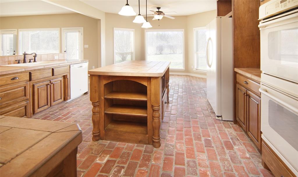 Weatherford, Texas, 76088, United States, 3 Bedrooms Bedrooms, ,3 BathroomsBathrooms,Residential,For Sale,1974096