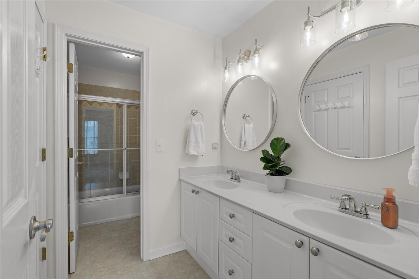 Villa Rica, Georgia, 30180, United States, 6 Bedrooms Bedrooms, ,4 BathroomsBathrooms,Residential,For Sale,1983769