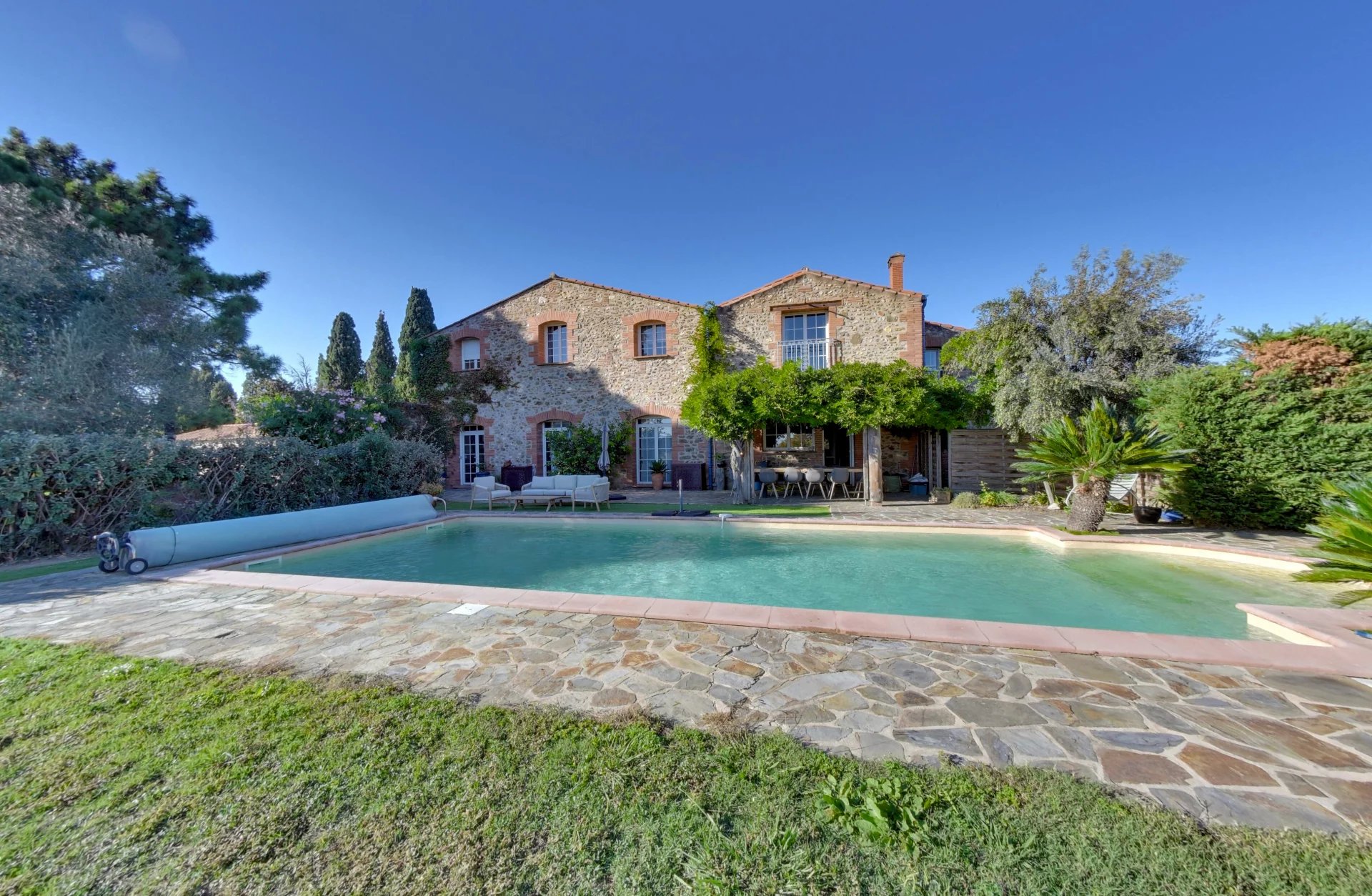 Thuir, Occitanie, 66300, FR, 5 Bedrooms Bedrooms, ,2 BathroomsBathrooms,Residential,For Sale,1991198