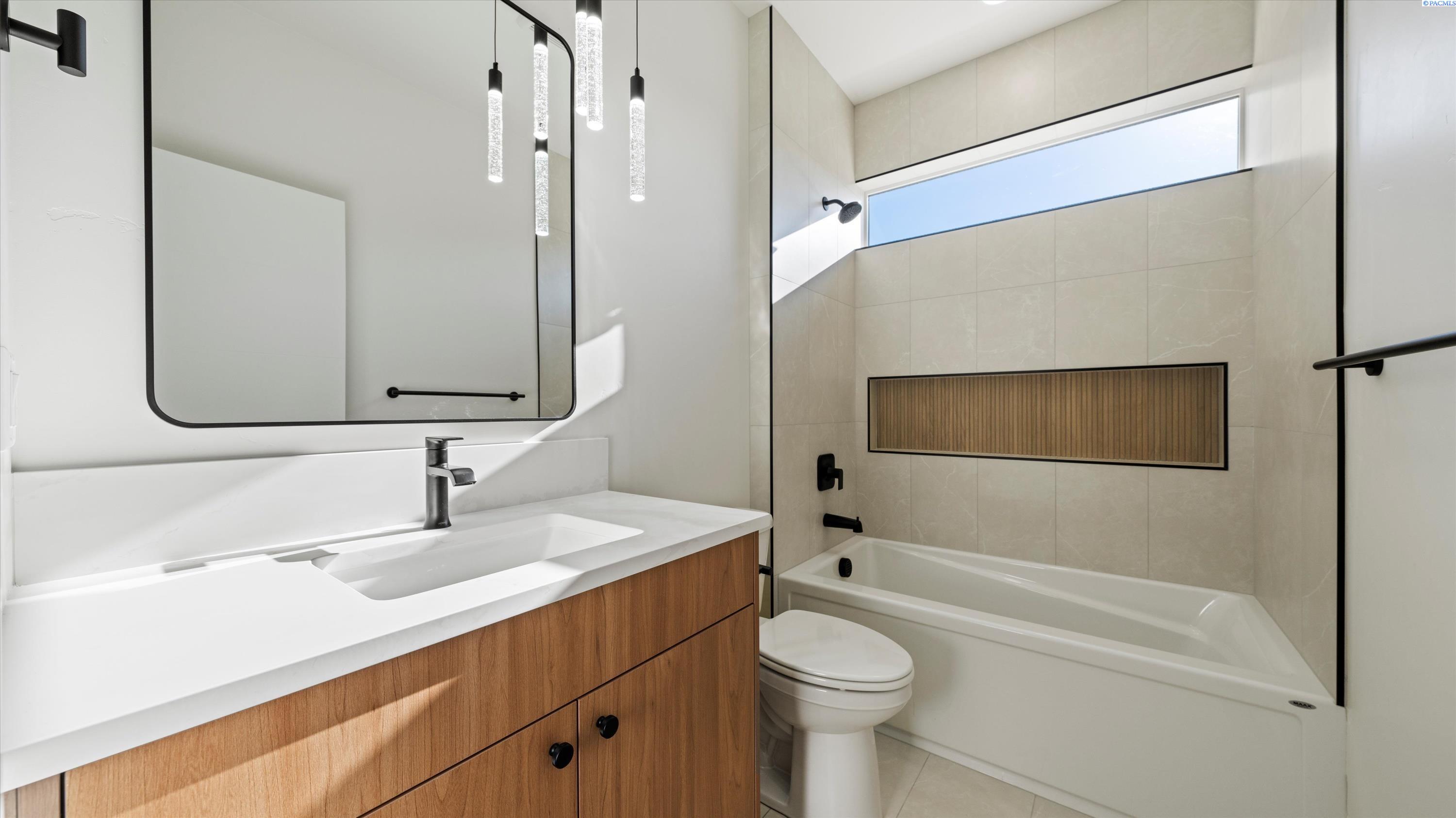 Richland, Washington, 99352, United States, 3 Bedrooms Bedrooms, ,2 BathroomsBathrooms,Residential,For Sale,2000656