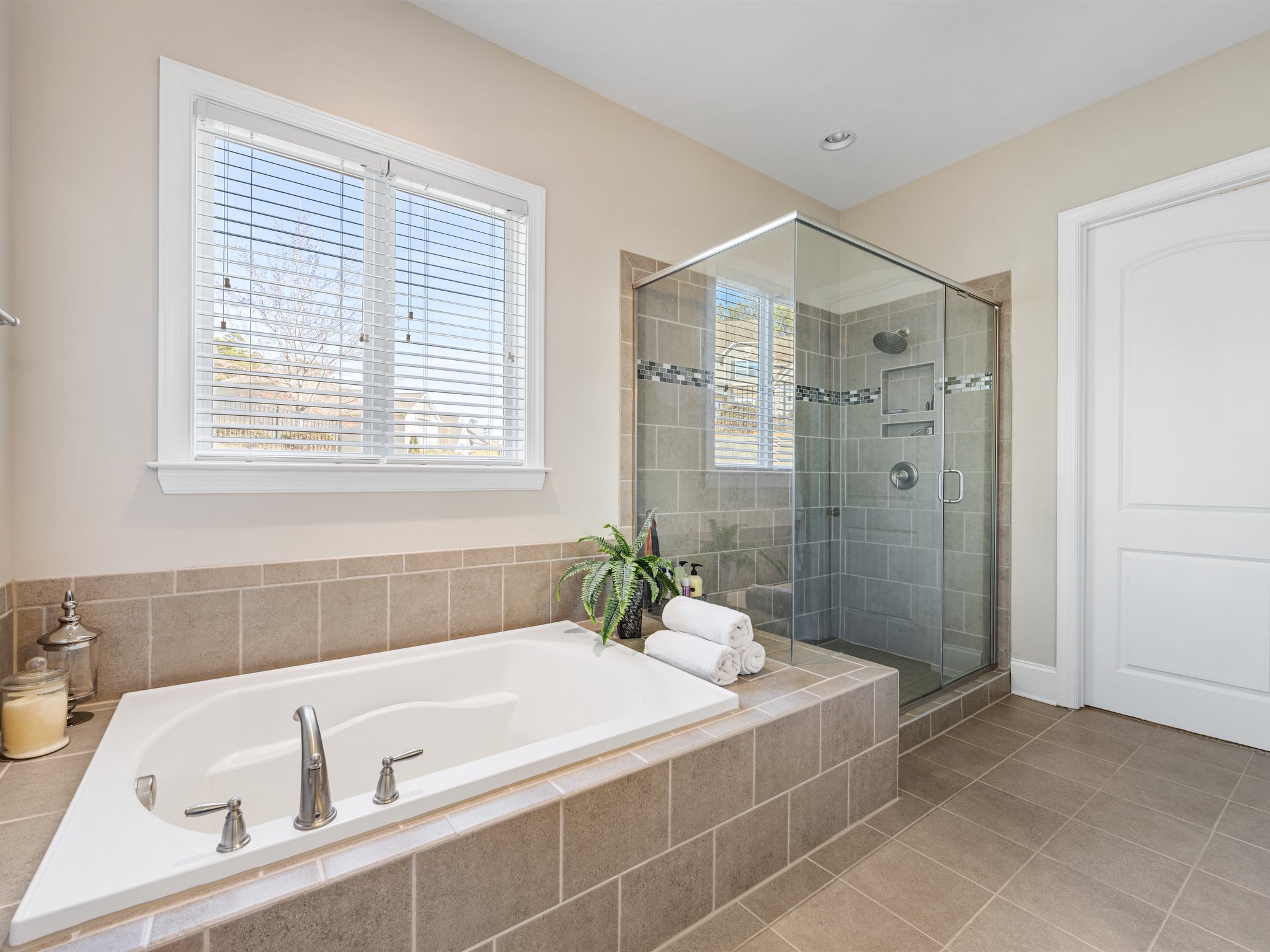 Mount Holly, North Carolina, 28120, United States, 4 Bedrooms Bedrooms, ,4 BathroomsBathrooms,Residential,For Sale,1927922