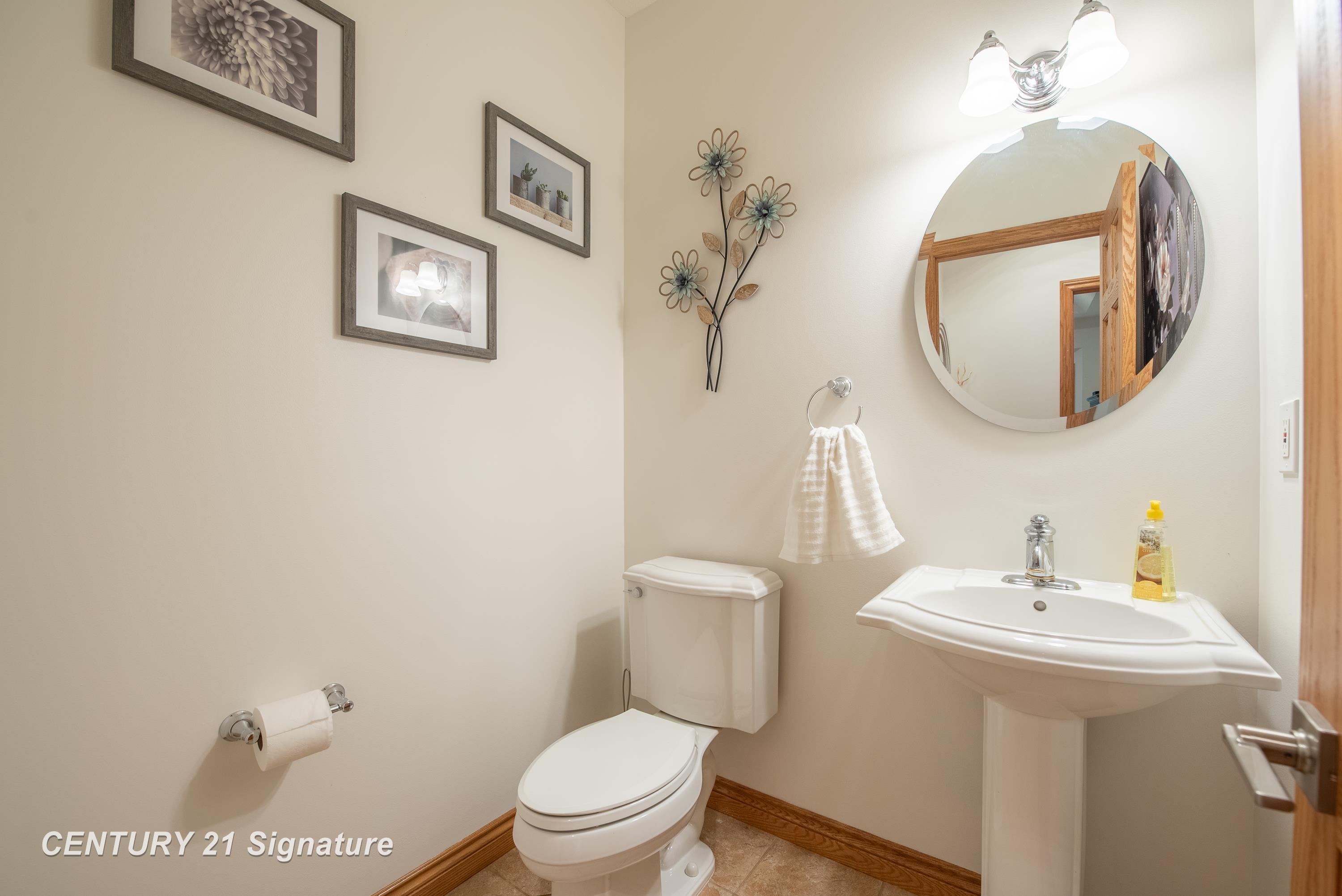 Midland, Michigan, 48642, United States, 4 Bedrooms Bedrooms, ,4 BathroomsBathrooms,Residential,For Sale,1981161