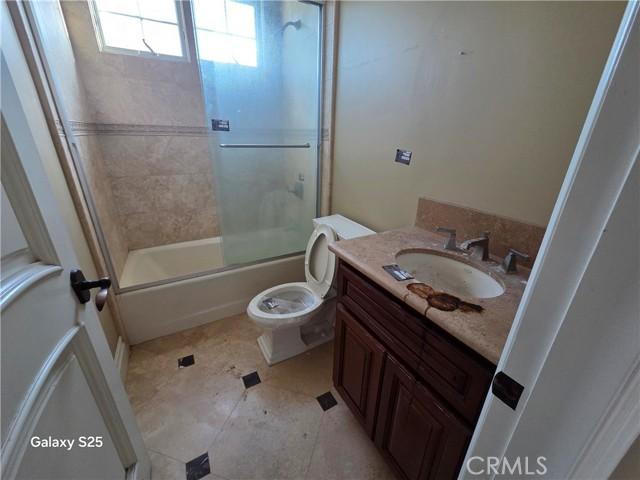 Downey, California, 90240, United States, 5 Bedrooms Bedrooms, ,6 BathroomsBathrooms,Residential,For Sale,1850921
