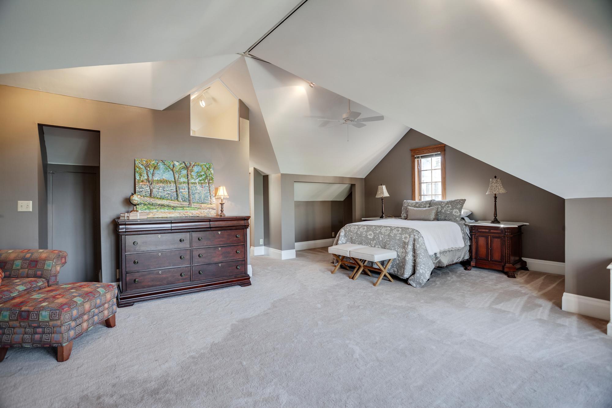 Minneapolis, Minnesota, 55408, United States, 5 Bedrooms Bedrooms, ,2 BathroomsBathrooms,Residential,For Sale,1960764