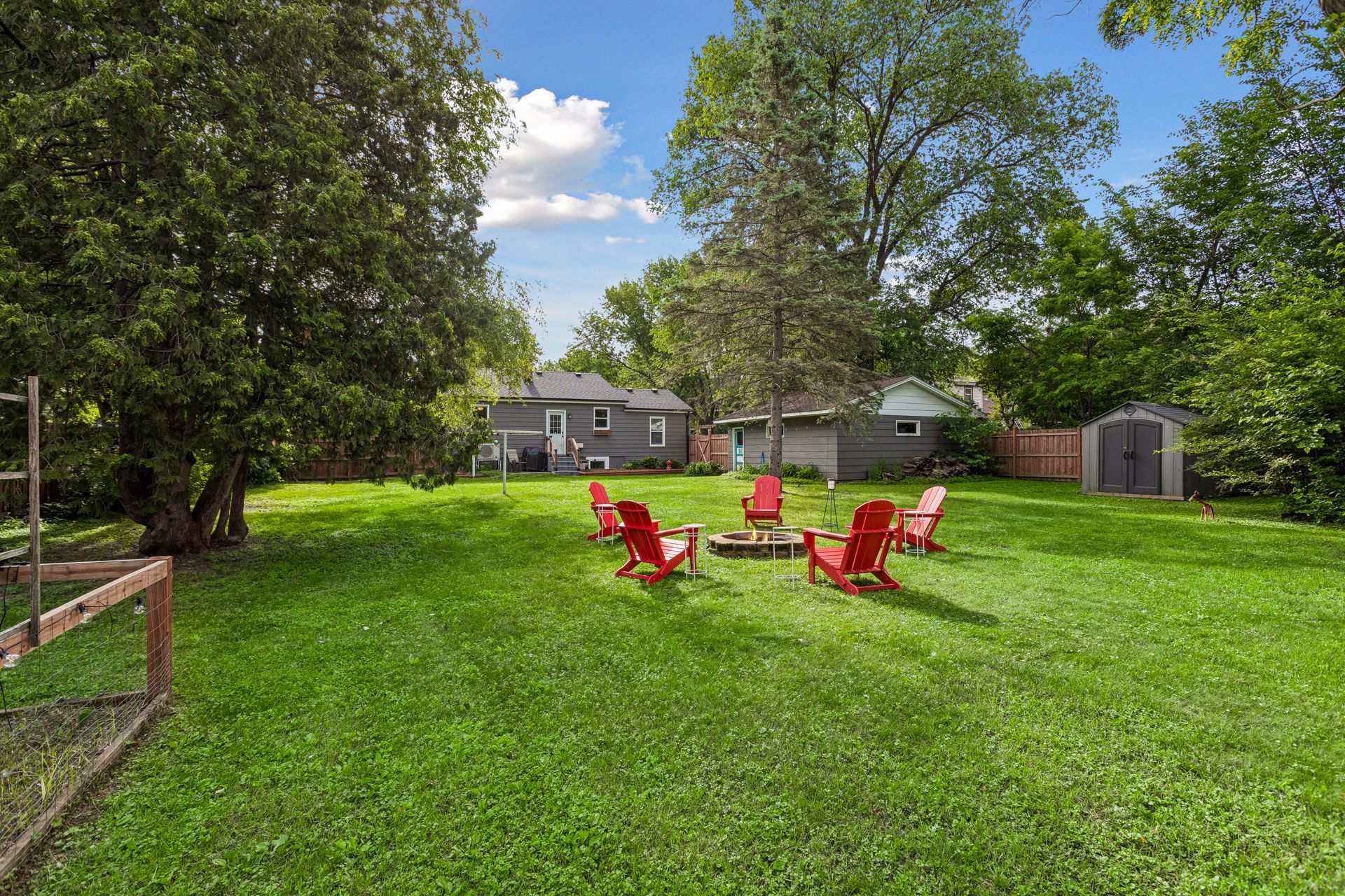  Turnkey Rambler With Exceptional Outdoor Living - 物件實景