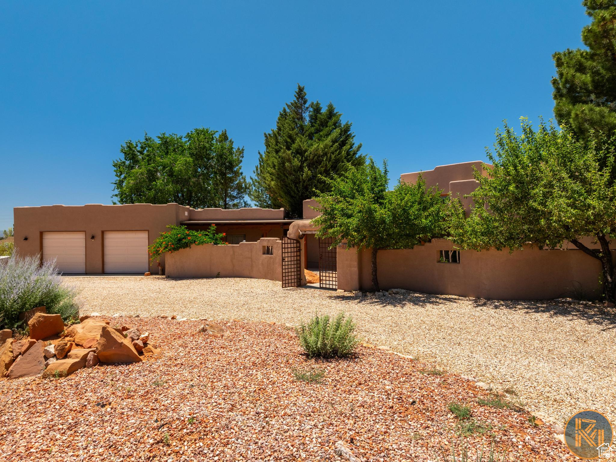 Kanab, Utah, 84741, United States, 2 Bedrooms Bedrooms, ,3 BathroomsBathrooms,Residential,For Sale,1903679