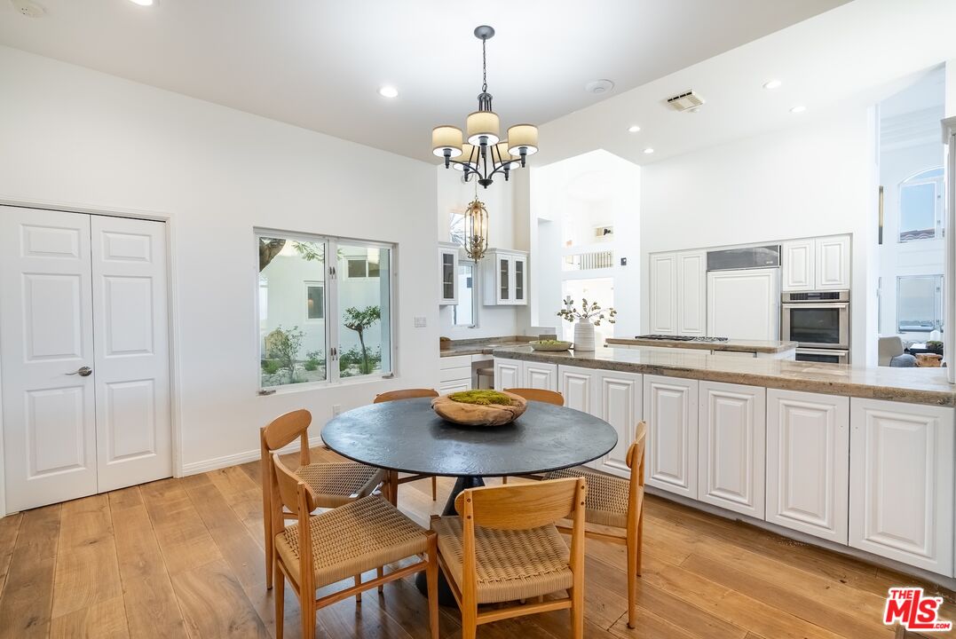 Topanga, California, 90290, United States, 4 Bedrooms Bedrooms, ,4 BathroomsBathrooms,Residential,For Sale,1902057