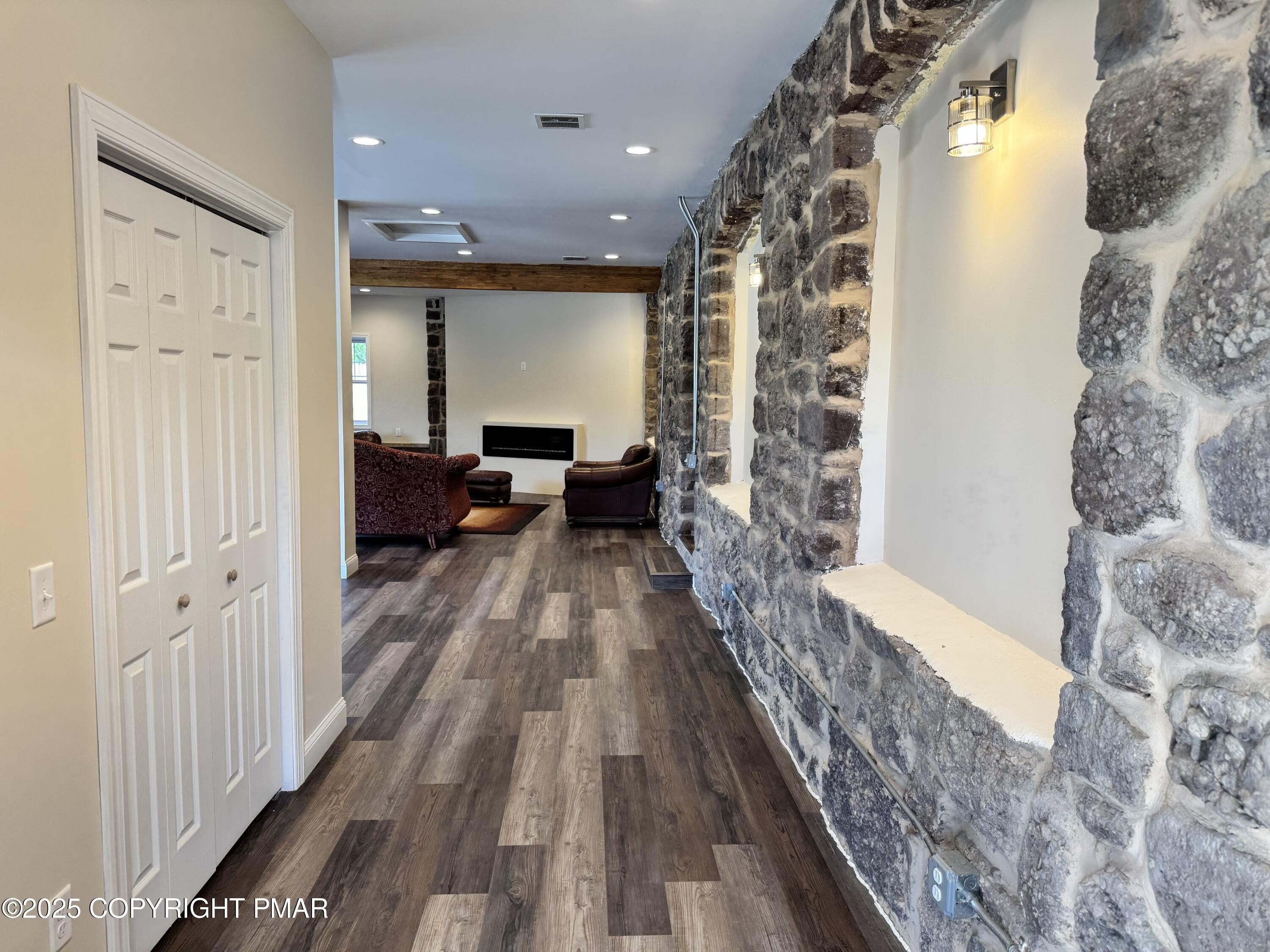 Blakeslee, Pennsylvania, 18610, United States, 5 Bedrooms Bedrooms, ,4 BathroomsBathrooms,Residential,For Sale,1937474