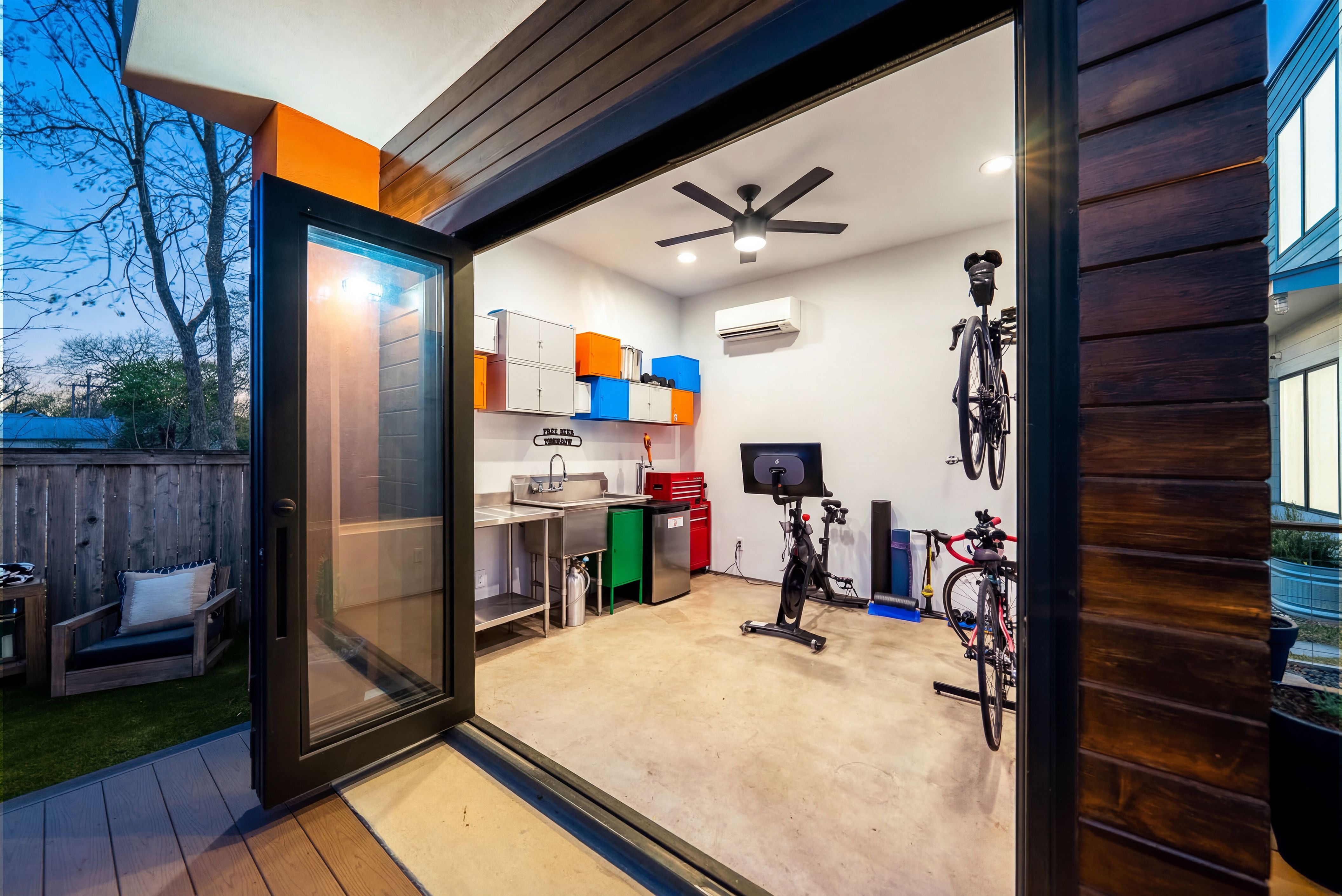  Stunning Custom Contemporary Abode in Southtown - 物件實景