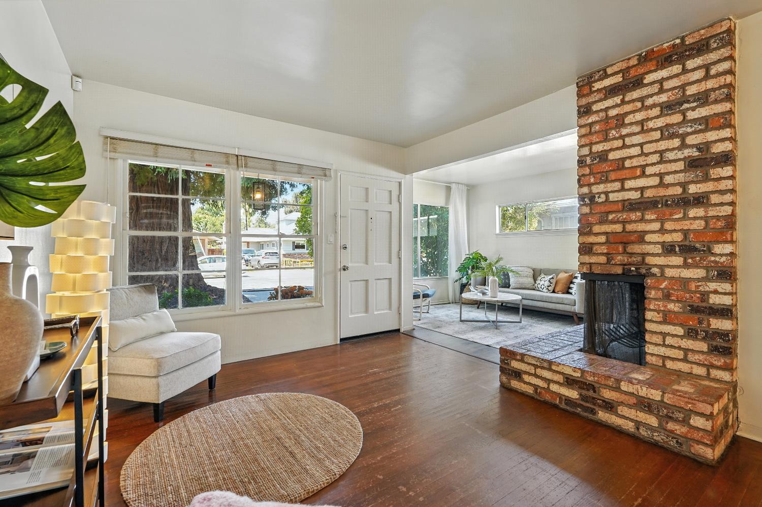 Sacramento, California, 95820, United States, 3 Bedrooms Bedrooms, ,2 BathroomsBathrooms,Residential,For Sale,1940182