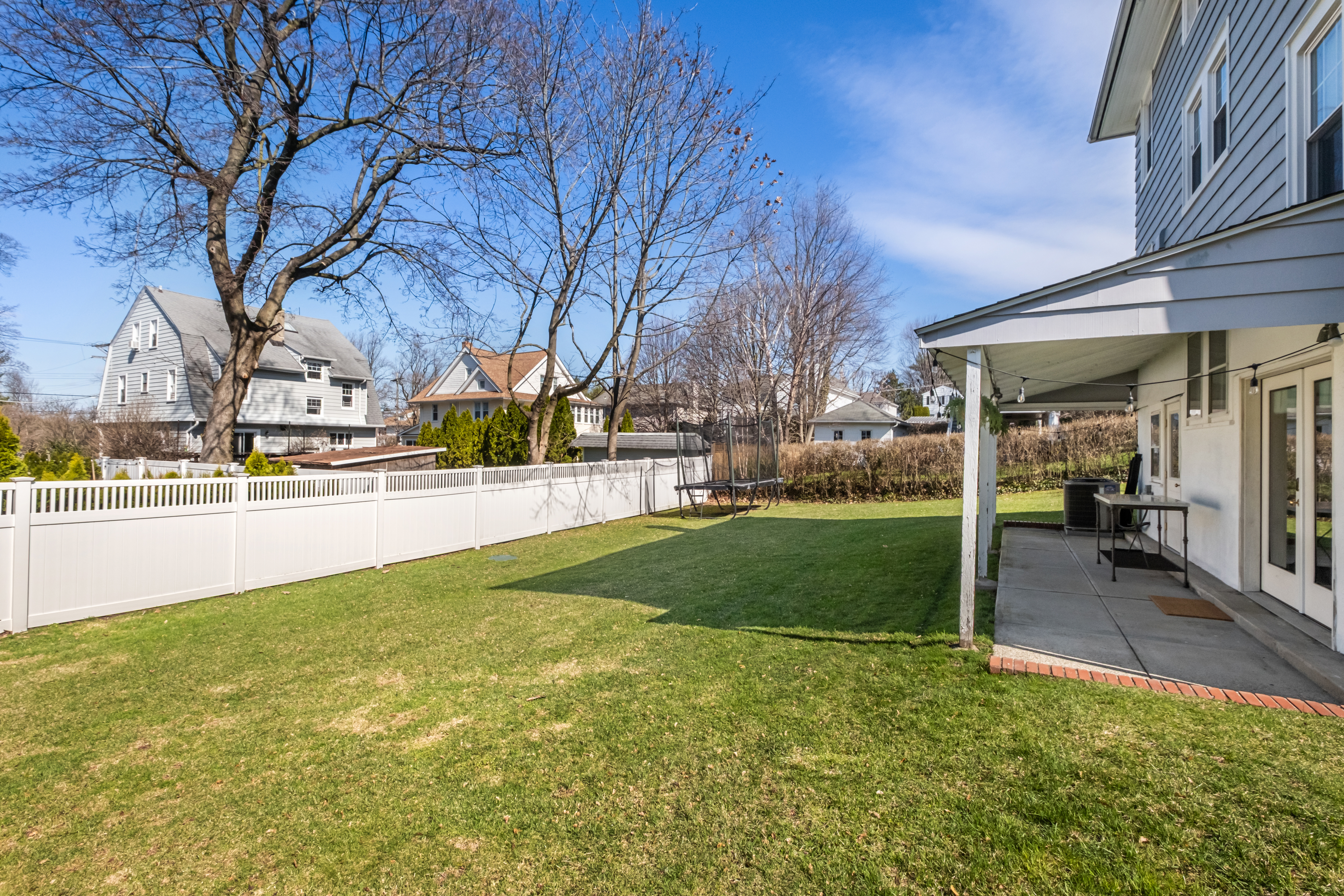  a gracious, fully-updated home where  every detail has been considered. - 物件實景