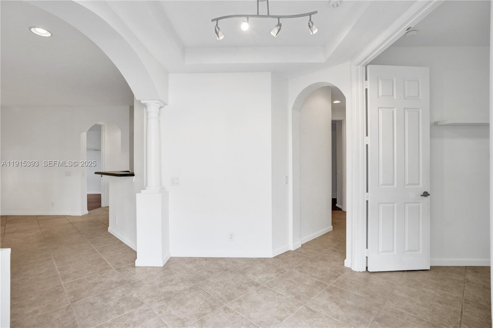 Weston, Florida, 33332, United States, 3 Bedrooms Bedrooms, ,2 BathroomsBathrooms,Residential,For Sale,1998449