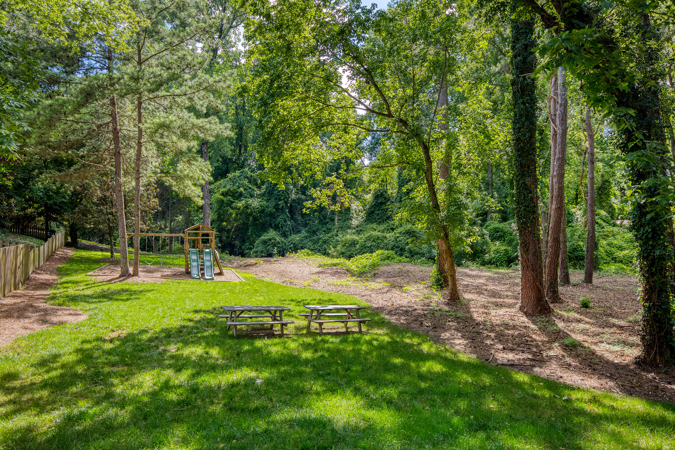  Recently Updated Four Bedroom Home in Gated Brookhaven Community - 物件實景