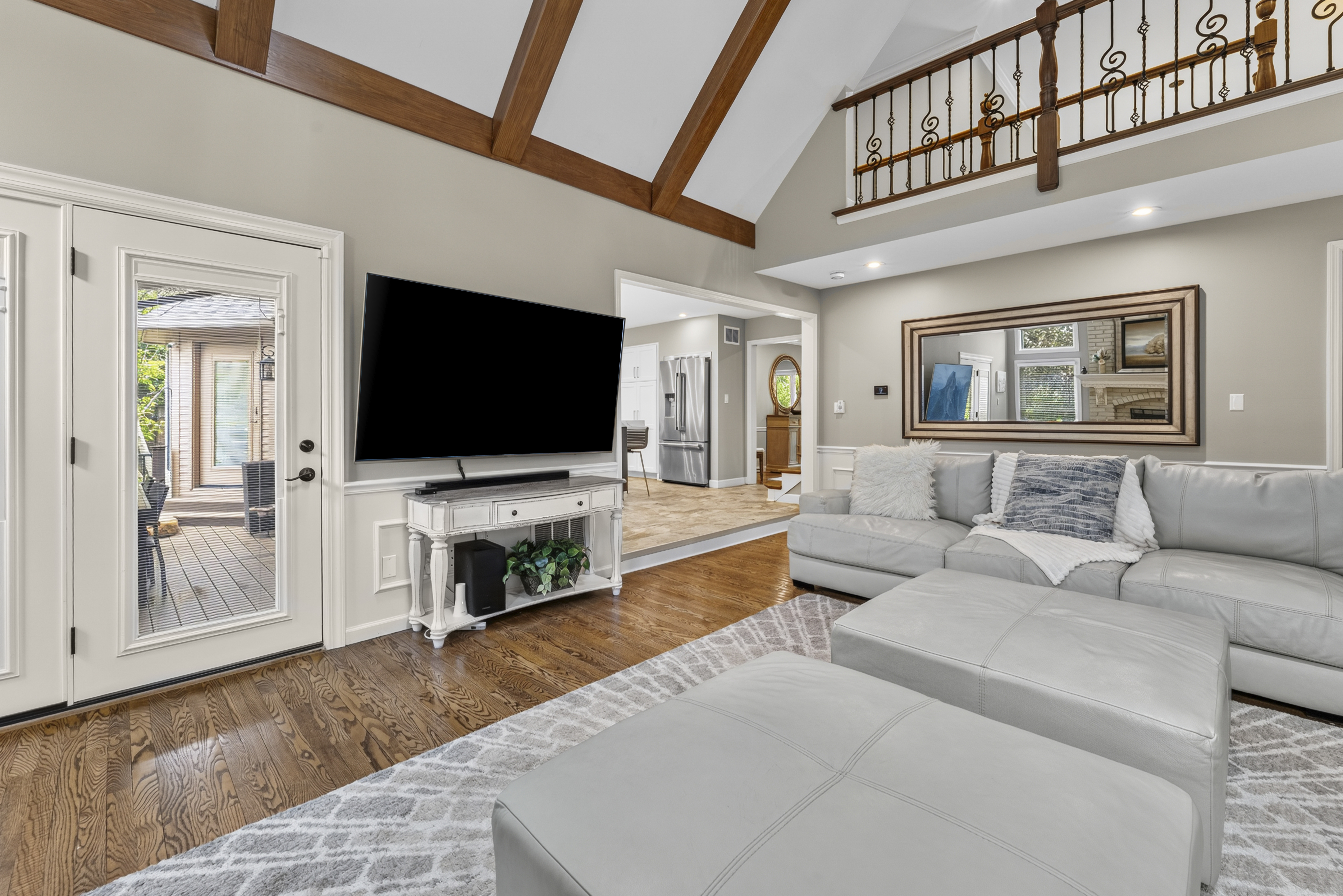  Exquisitely Renovated Home in the heart of Town & Country - 物件實景