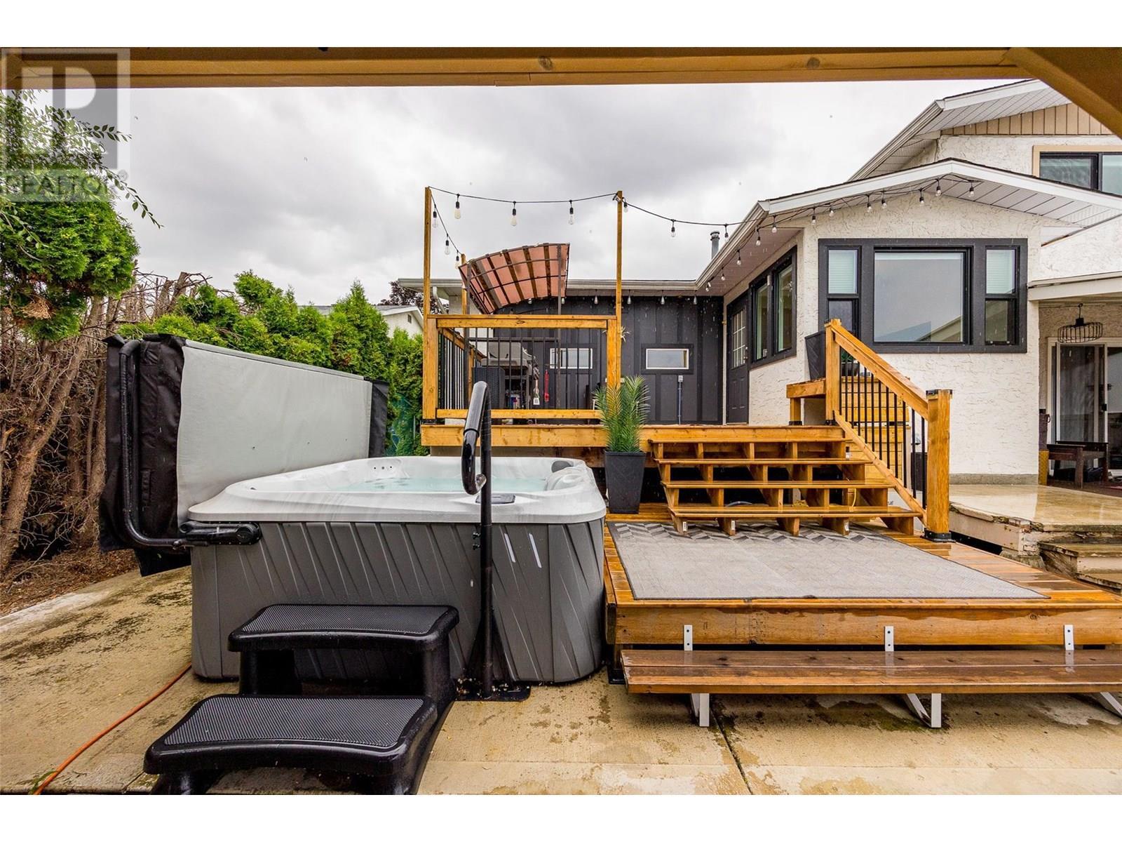 KELOWNA, British Columbia, V1X 5W5, CA, 3 Bedrooms Bedrooms, ,2 BathroomsBathrooms,Residential,For Sale,1950193