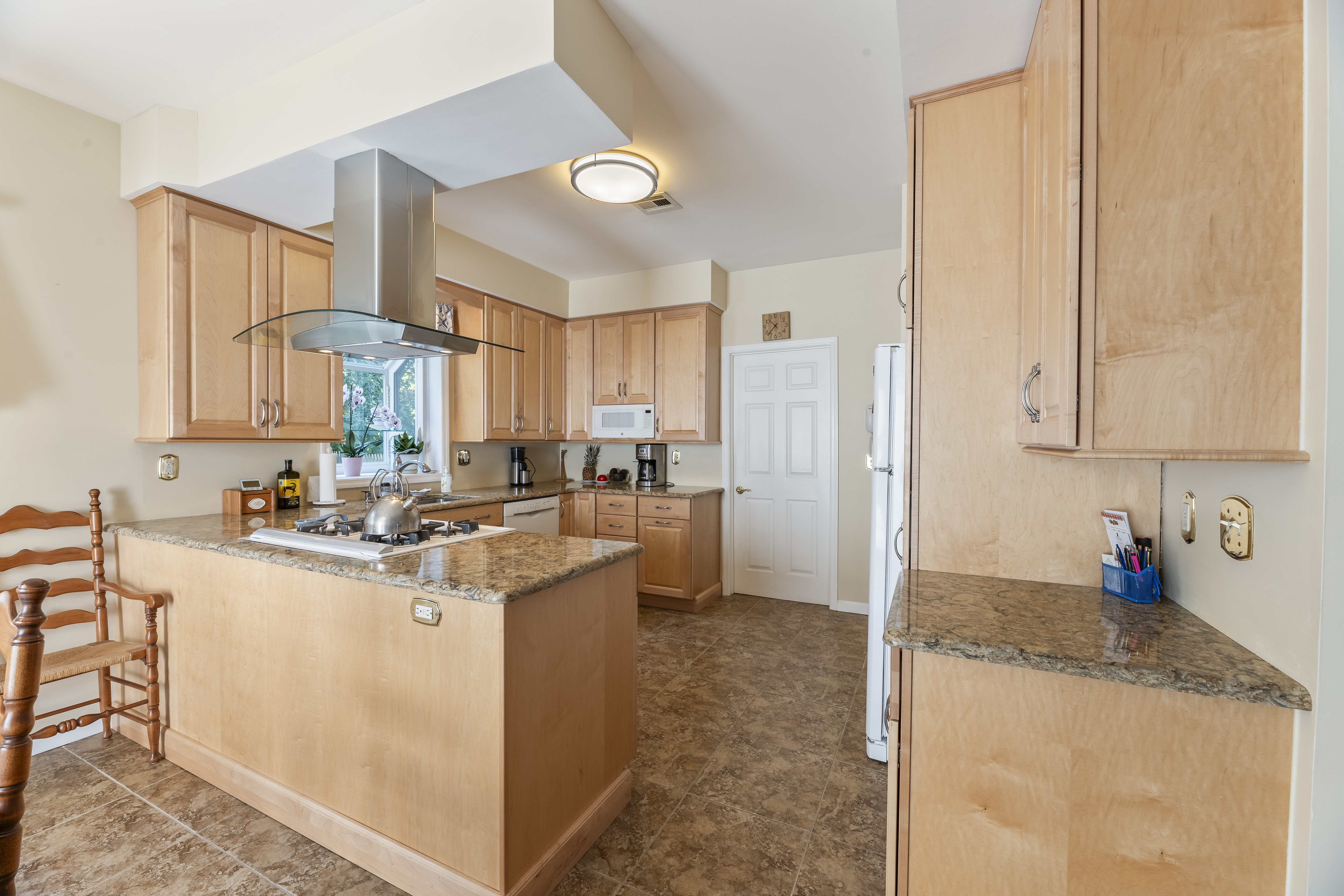 Keyport, New Jersey, 07735, United States, 2 Bedrooms Bedrooms, ,3 BathroomsBathrooms,Residential,For Sale,1914240
