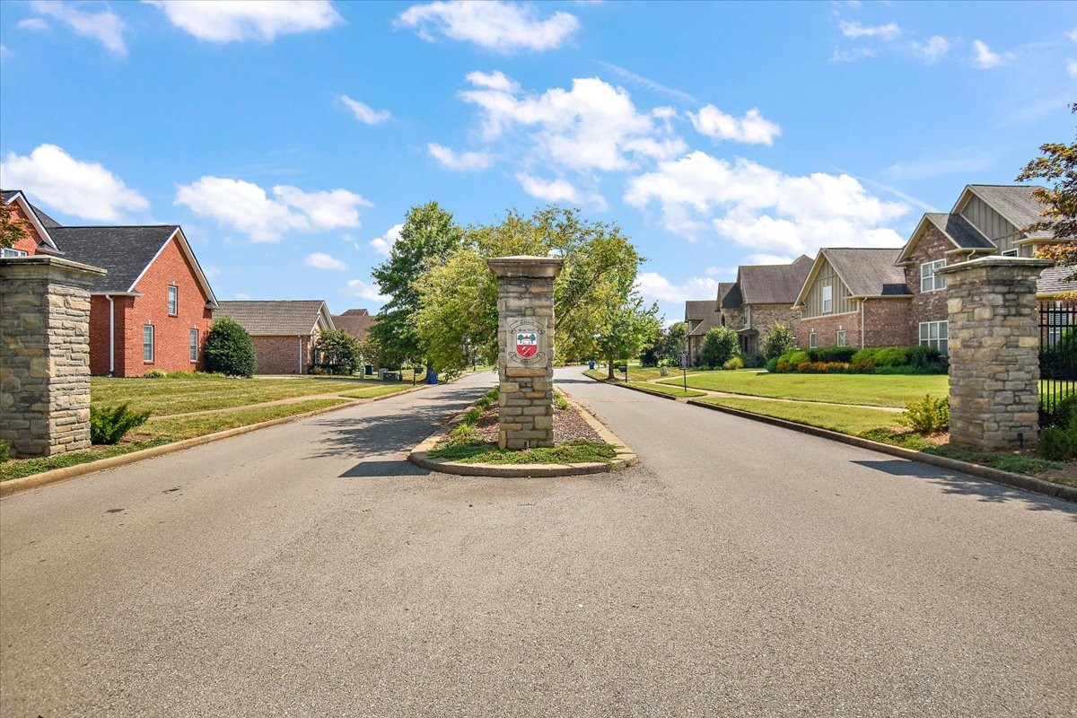 Clarksville, Tennessee, 37043, United States, 4 Bedrooms Bedrooms, ,4 BathroomsBathrooms,Residential,For Sale,1933080