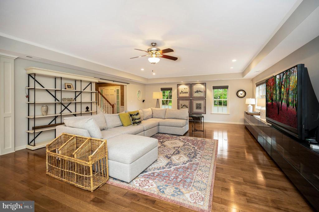 Fredericksburg, Virginia, 22405, United States, 5 Bedrooms Bedrooms, ,5 BathroomsBathrooms,Residential,For Sale,1825163