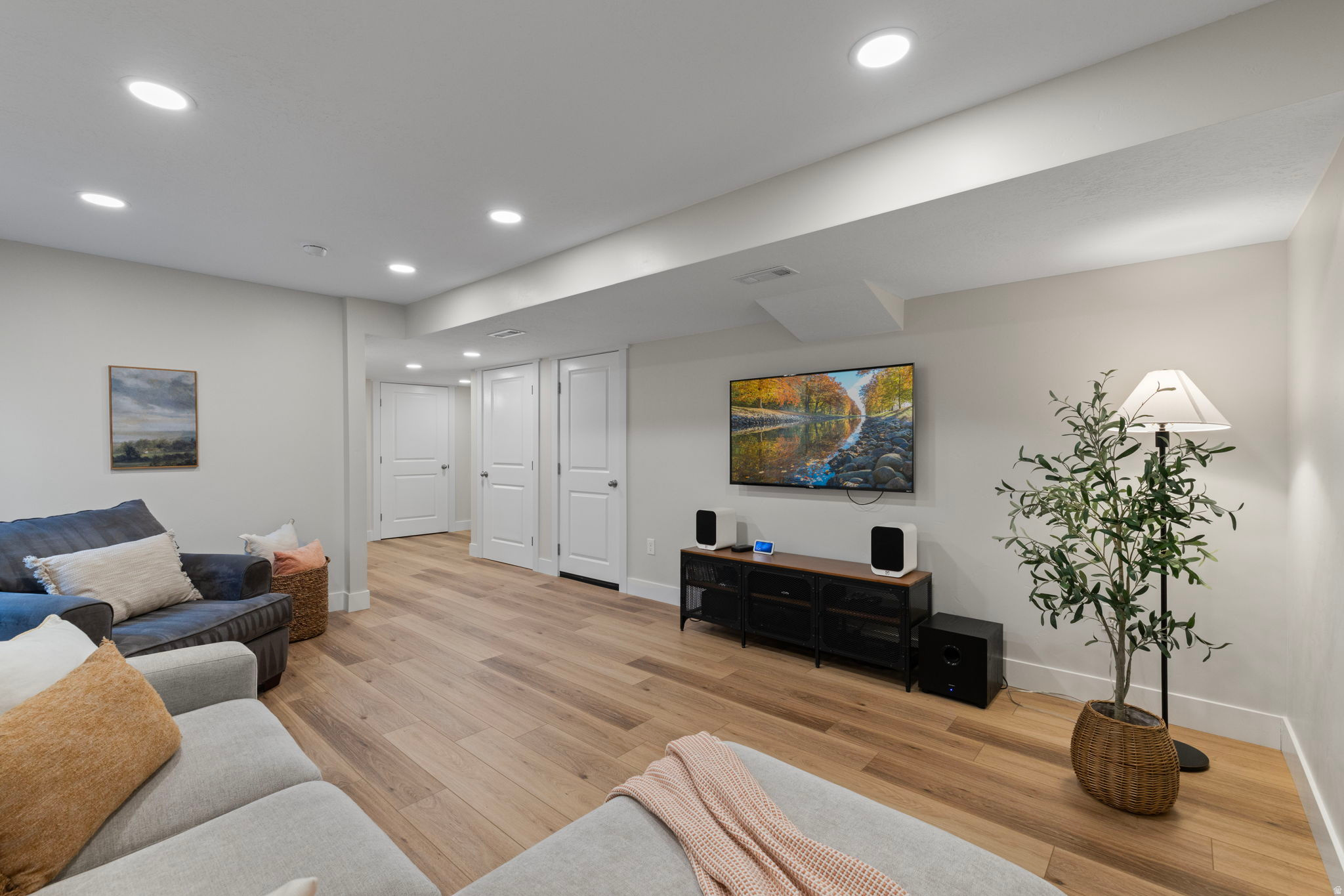 Eagle Mountain, Utah, 84005, United States, 5 Bedrooms Bedrooms, ,4 BathroomsBathrooms,Residential,For Sale,2003166