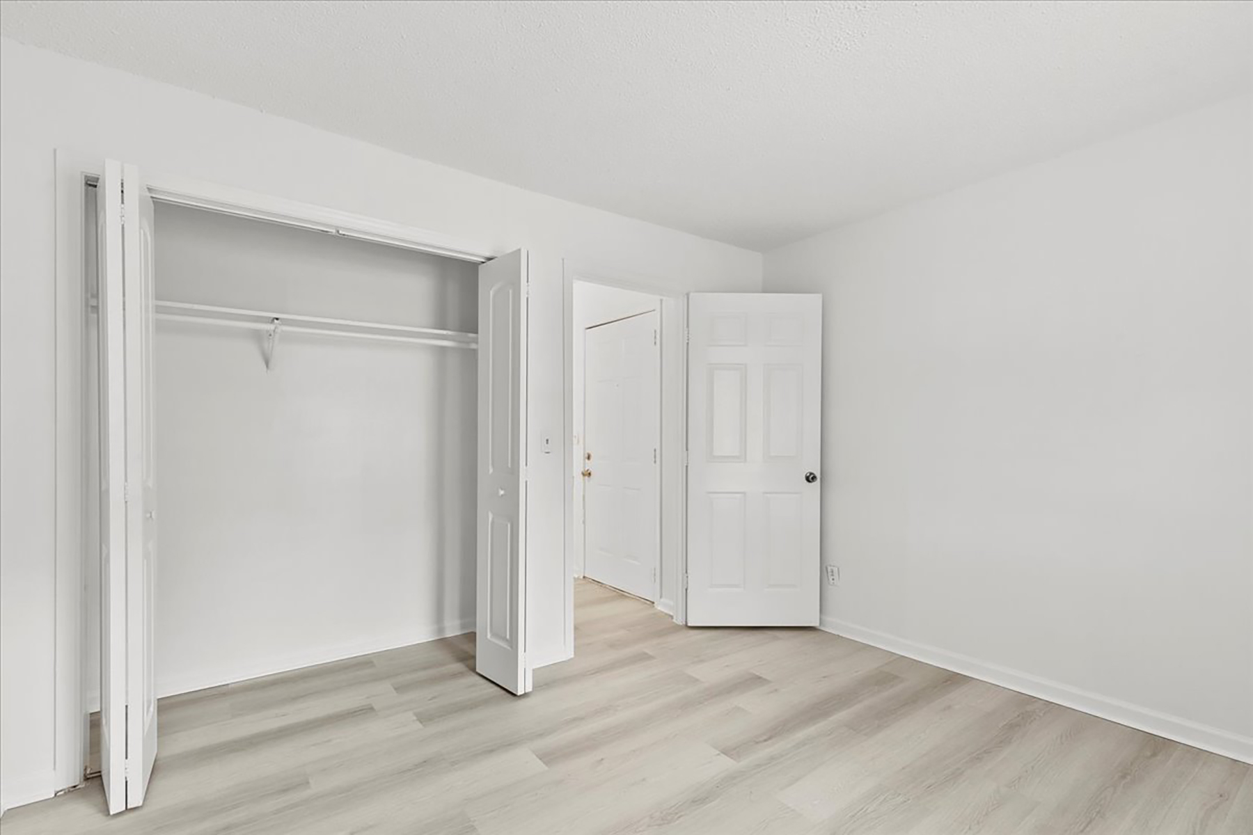  A Perfect Opportunity to Enjoy Low-Maintenance Living at Wynndowne Townhomes - 物件實景