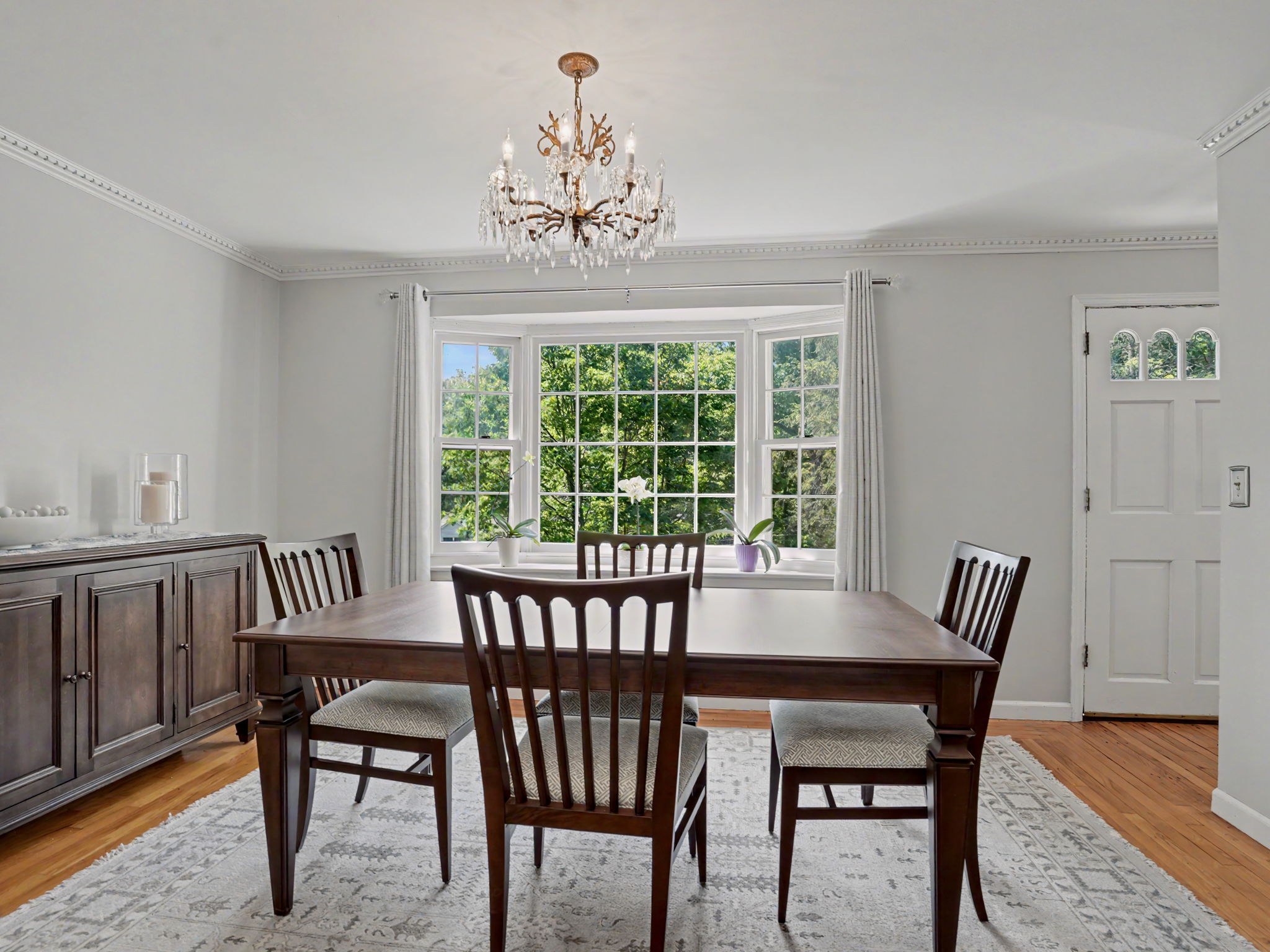  Hilltop Lake Hills Oasis with Renovated Chef