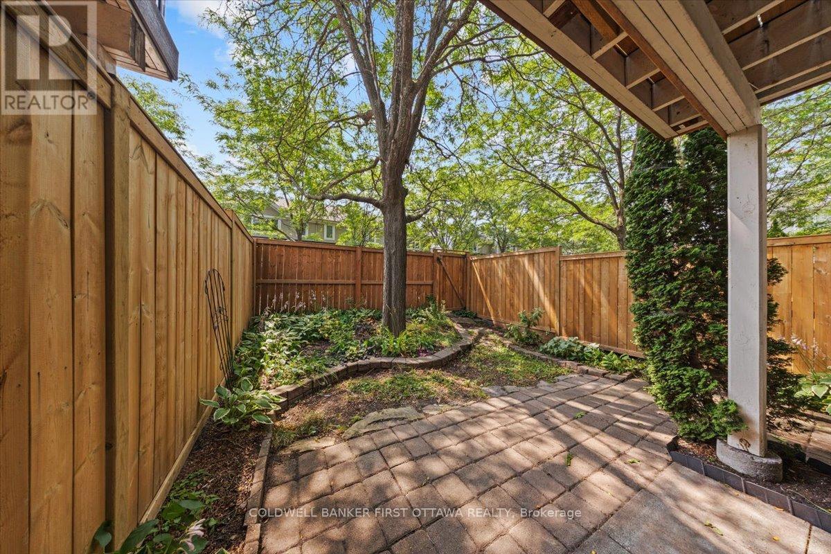OTTAWA, Ontario, K1J 1J2, CA, 3 Bedrooms Bedrooms, ,1 BathroomBathrooms,Residential,For Sale,1903648