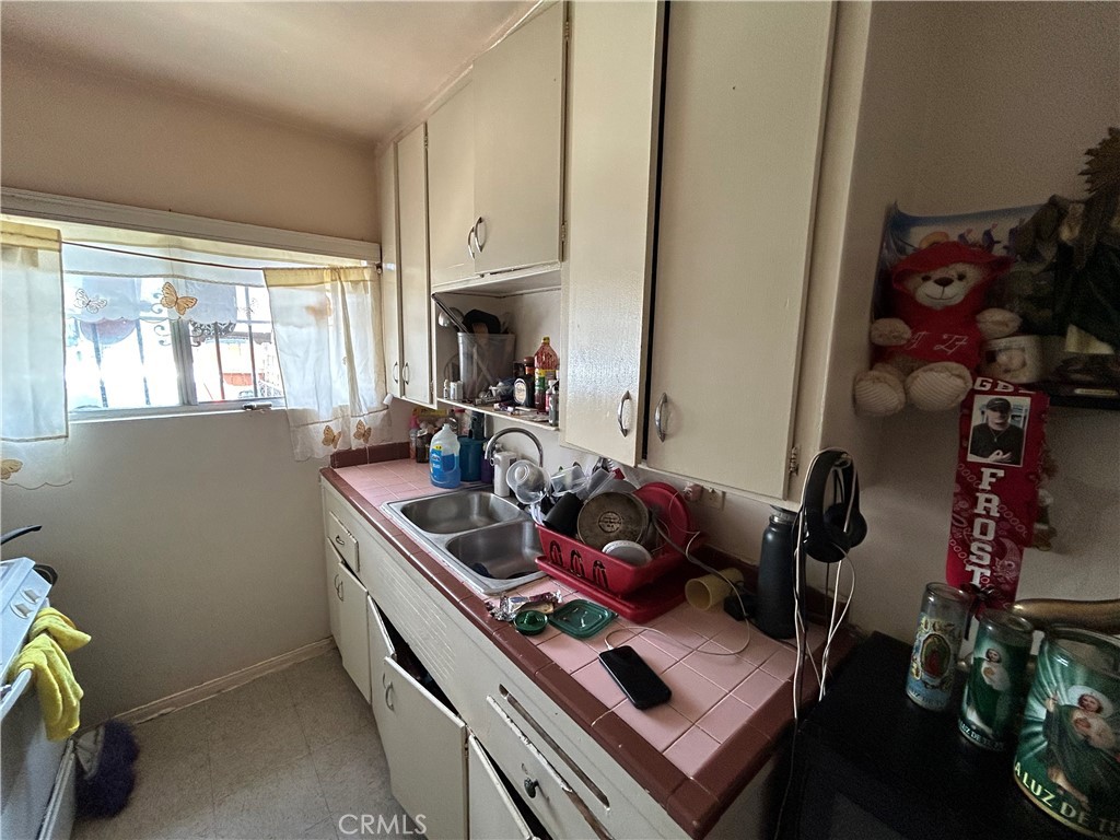 Los Angeles, California, 90011, United States, ,Residential,For Sale,1872569