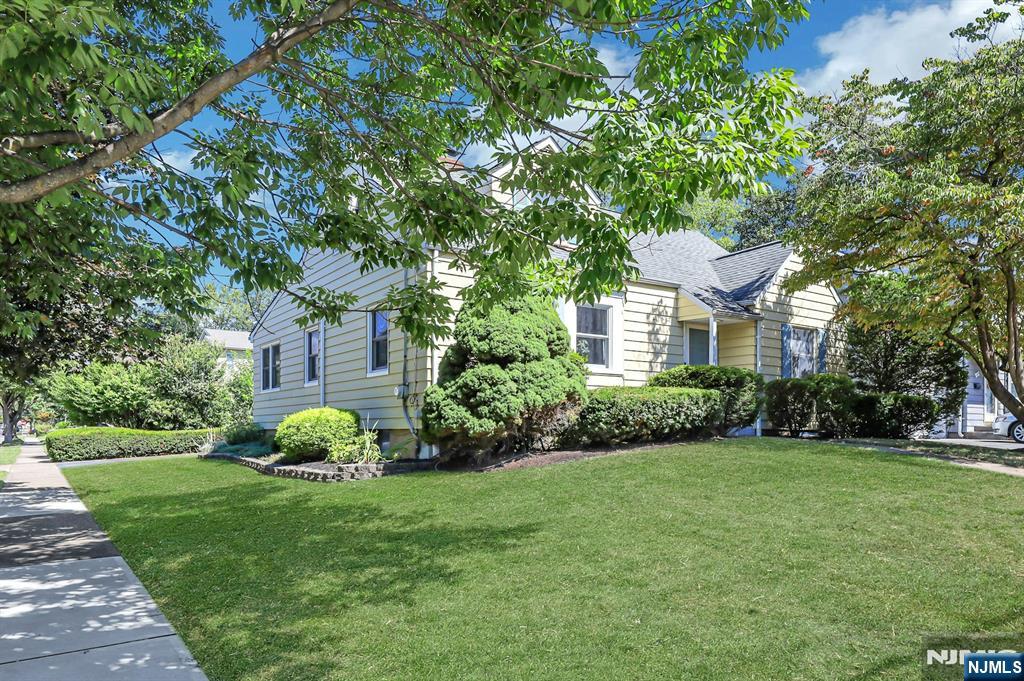 Fair Lawn, New Jersey, 07410, United States, 4 Bedrooms Bedrooms, ,2 BathroomsBathrooms,Residential,For Sale,1940655