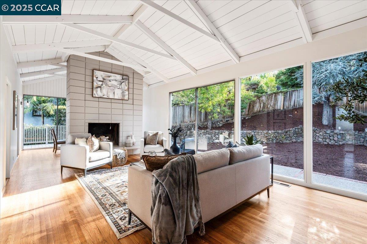 Redwood City, California, 94062, United States, 4 Bedrooms Bedrooms, ,3 BathroomsBathrooms,Residential,For Sale,1989163