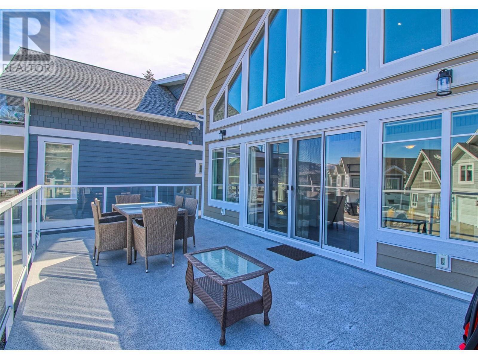 KELOWNA, British Columbia, V1Z 3R8, CA, 3 Bedrooms Bedrooms, ,3 BathroomsBathrooms,Residential,For Sale,1951197