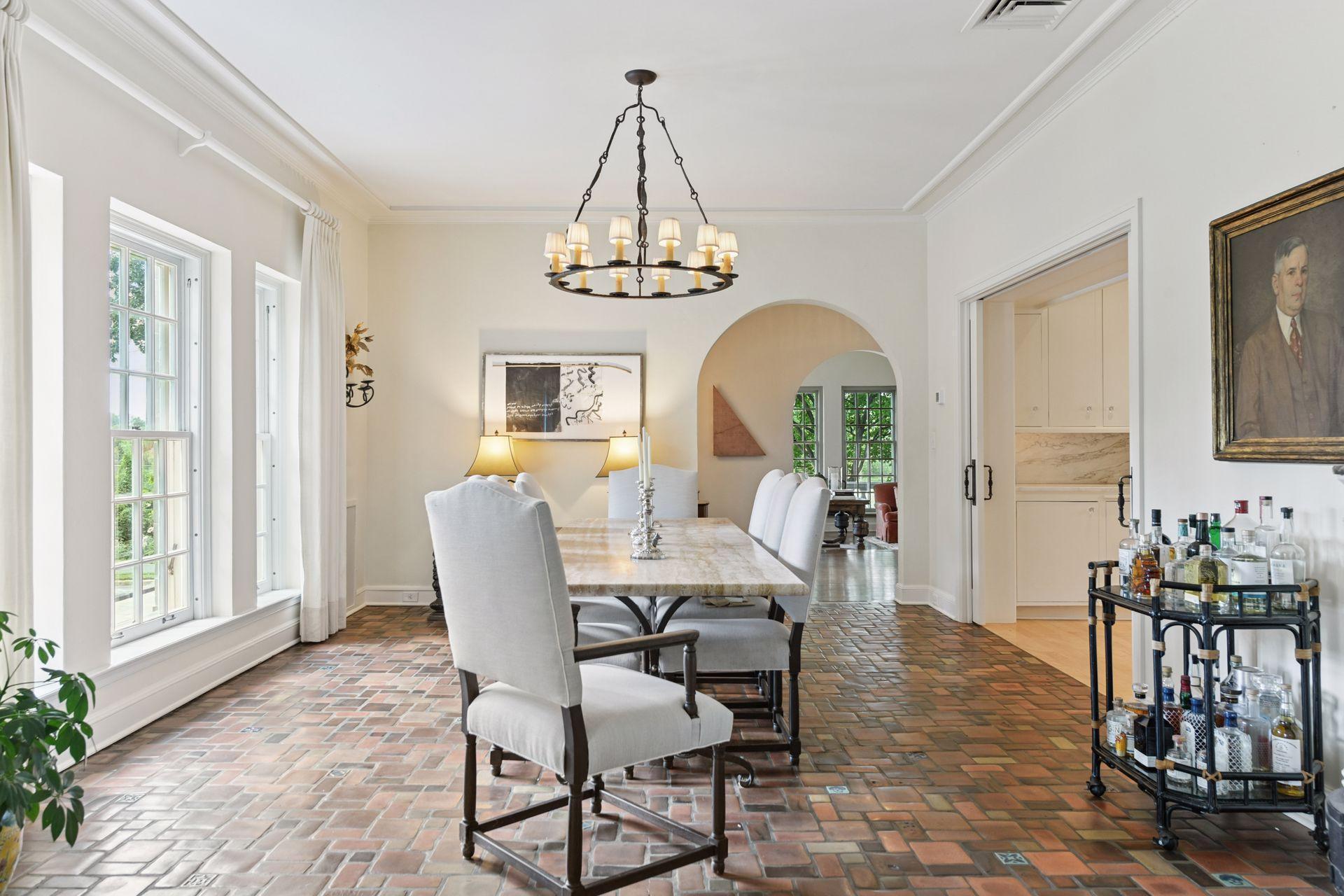 Minneapolis, Minnesota, 55405, United States, 5 Bedrooms Bedrooms, ,4 BathroomsBathrooms,Residential,For Sale,1989086