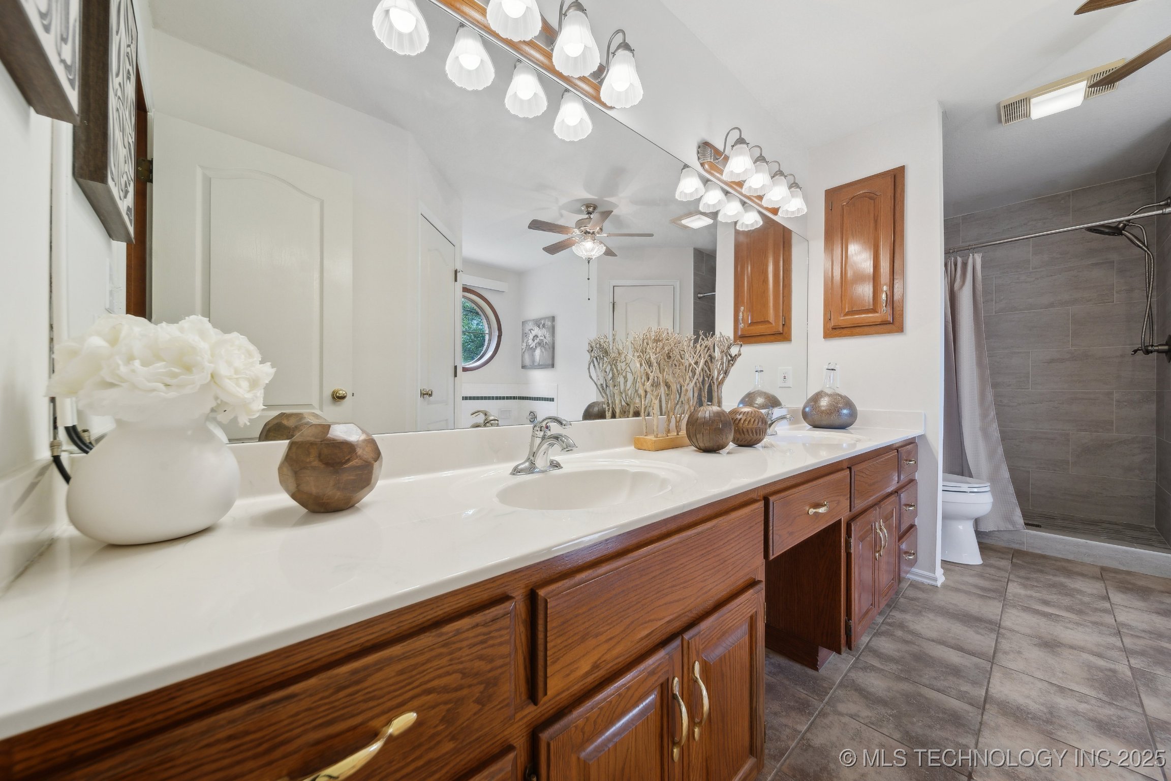 Collinsville, Oklahoma, 74021, United States, 4 Bedrooms Bedrooms, ,3 BathroomsBathrooms,Residential,For Sale,1993596