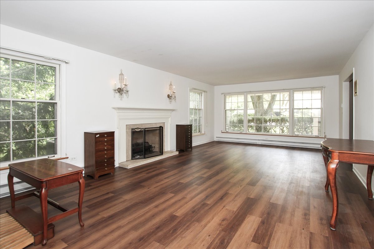 Lincolnshire, Illinois, 60069, United States, 4 Bedrooms Bedrooms, ,3 BathroomsBathrooms,Residential,For Sale,1975181