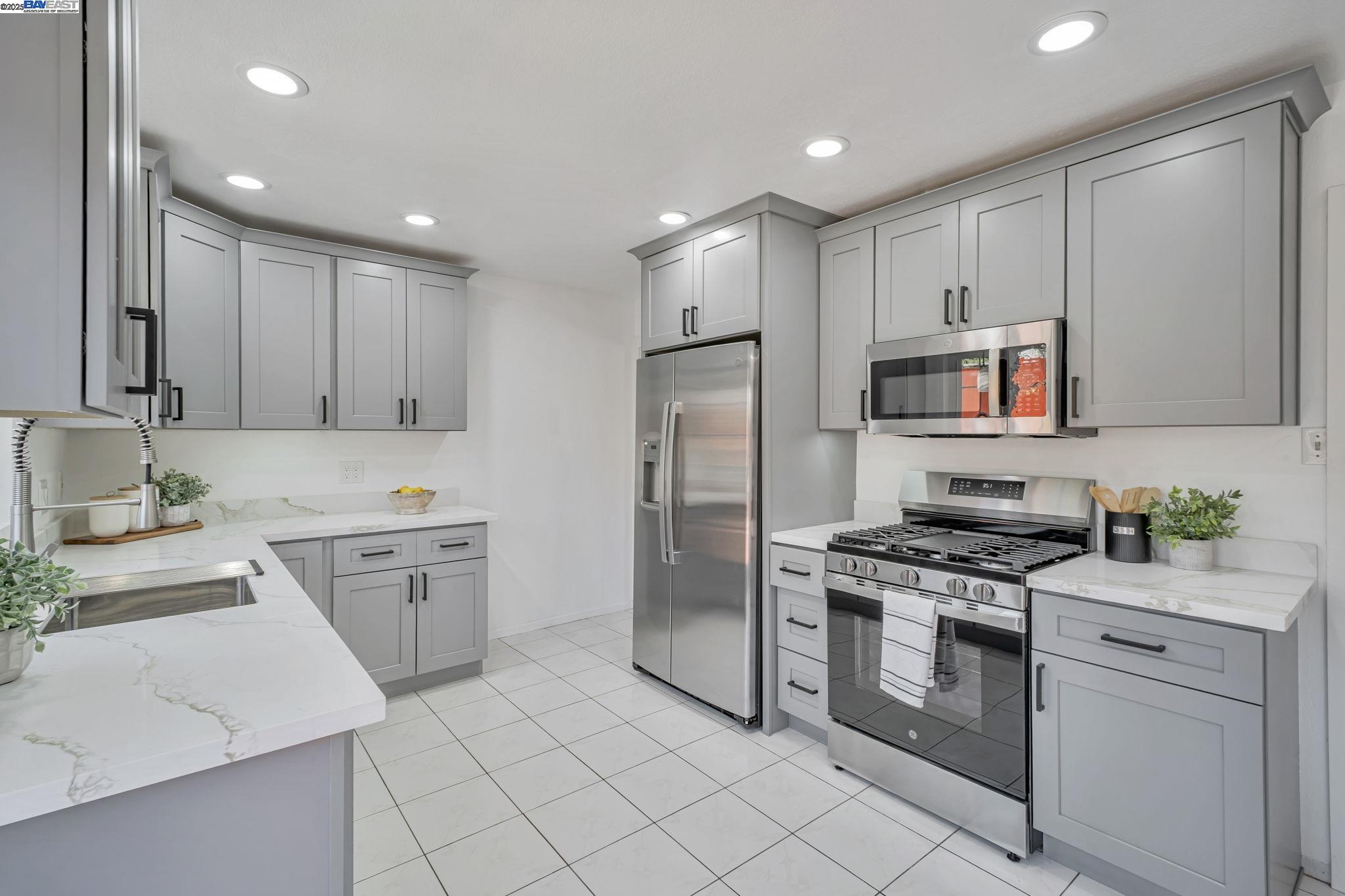 Castro Valley, California, 94546, United States, 3 Bedrooms Bedrooms, ,2 BathroomsBathrooms,Residential,For Sale,1901037