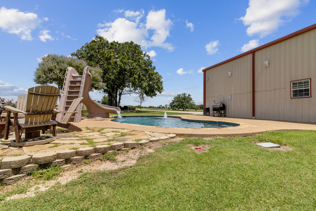 Mabank, Texas, 75147, United States, 2 Bedrooms Bedrooms, ,3 BathroomsBathrooms,Residential,For Sale,1989004