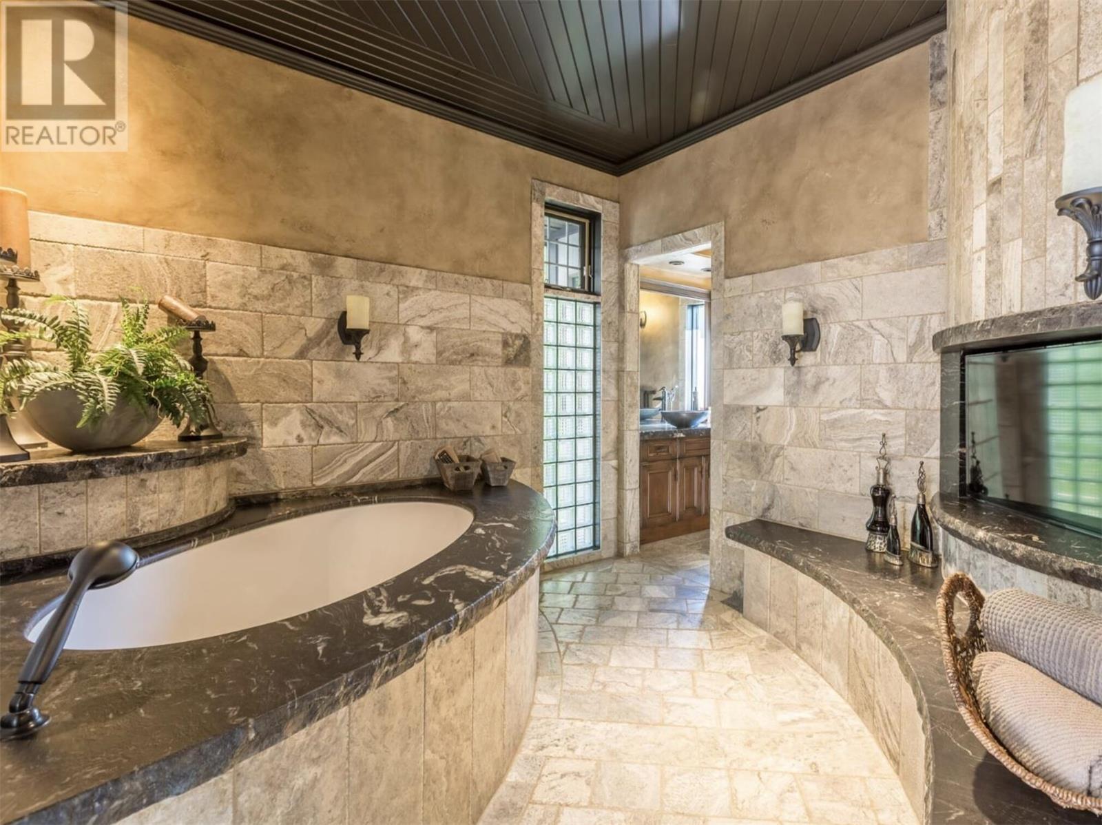COLDSTREAM, British Columbia, V1B 2E1, CA, 10 Bedrooms Bedrooms, ,8 BathroomsBathrooms,Residential,For Sale,1948334