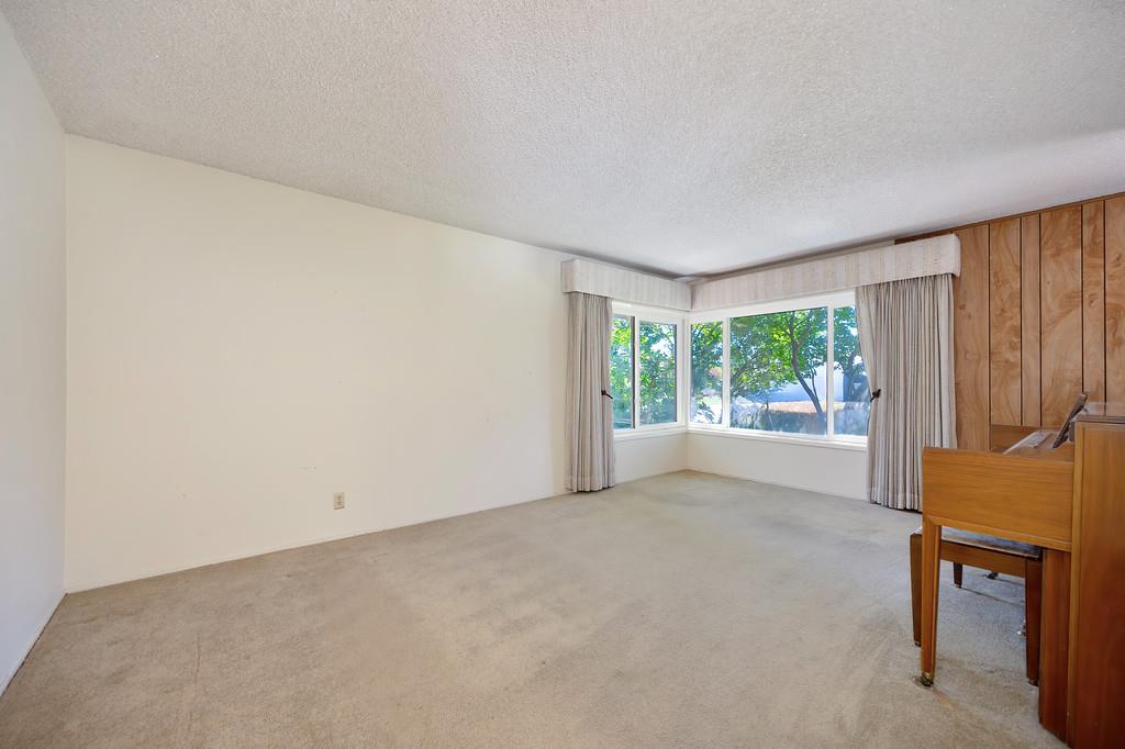 Roseville, California, 95678, United States, 3 Bedrooms Bedrooms, ,2 BathroomsBathrooms,Residential,For Sale,1940546