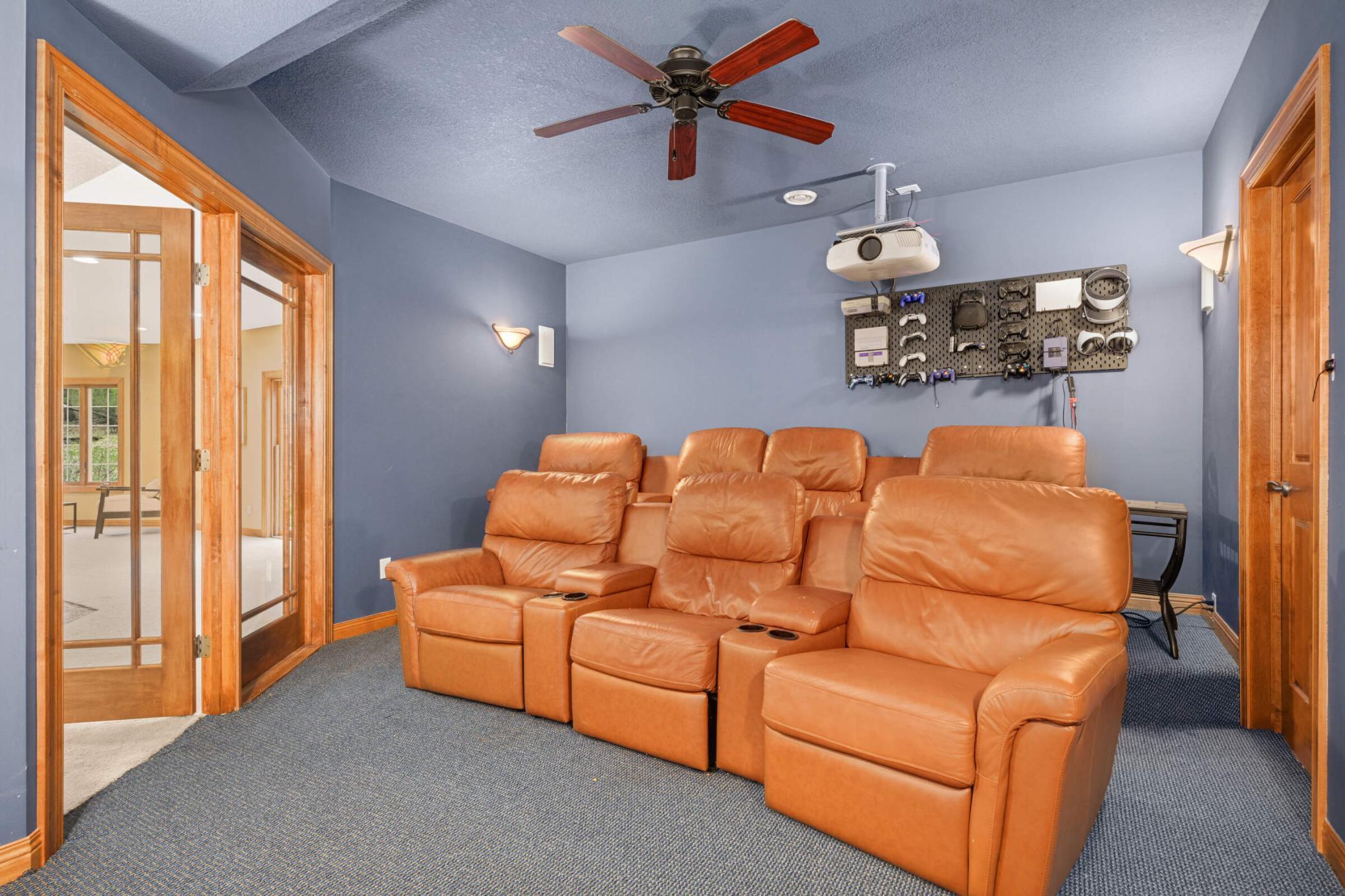 Woodbury, Minnesota, 55129, United States, 5 Bedrooms Bedrooms, ,5 BathroomsBathrooms,Residential,For Sale,1989522