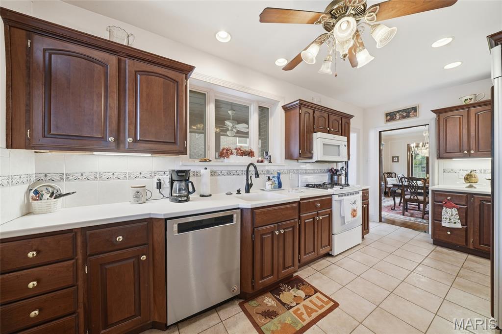 St Louis, Missouri, 63116, United States, 3 Bedrooms Bedrooms, ,2 BathroomsBathrooms,Residential,For Sale,1991681