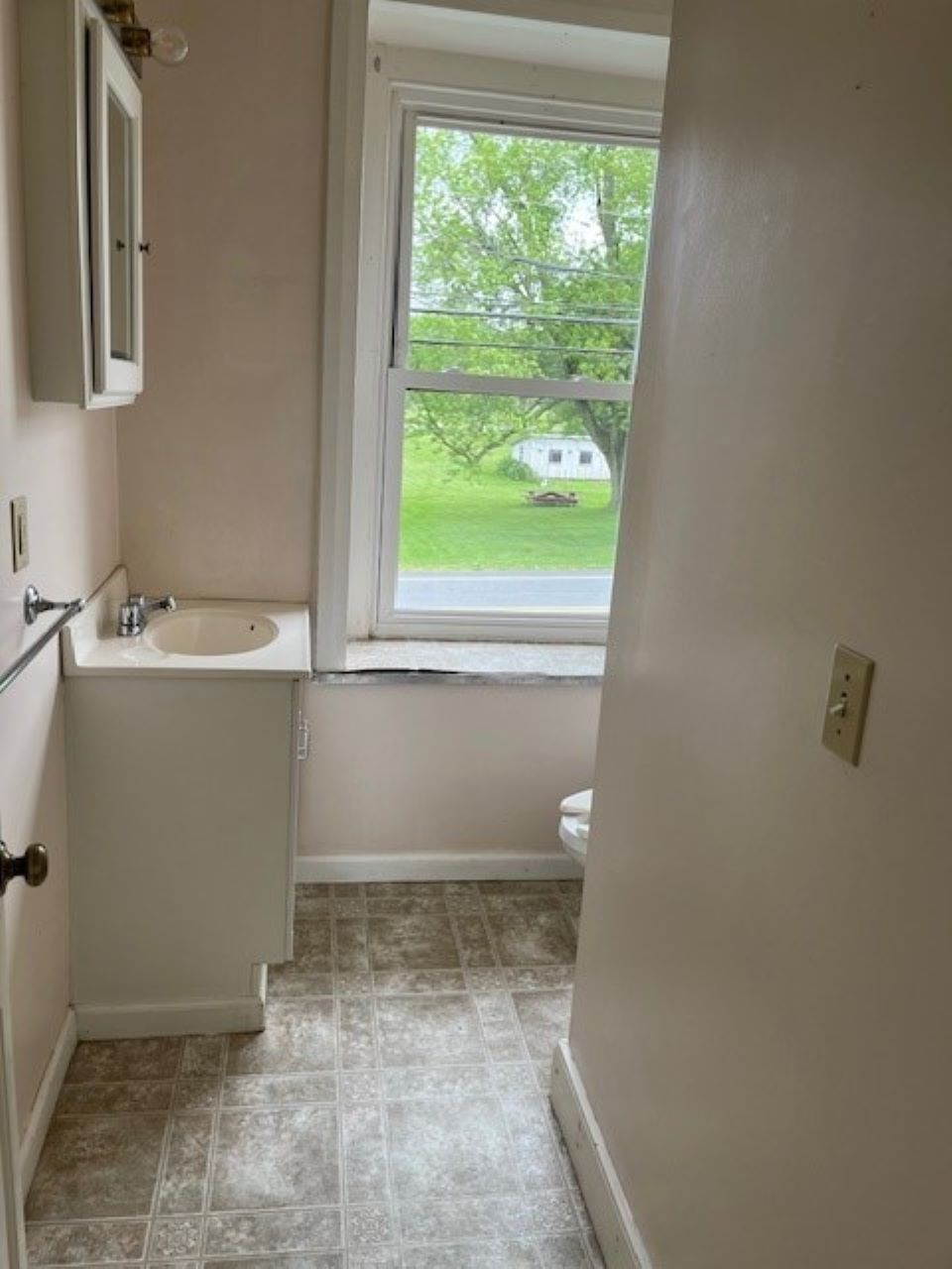 Lenhartsville, Pennsylvania, 19534, United States, 3 Bedrooms Bedrooms, ,2 BathroomsBathrooms,Residential,For Sale,1978462