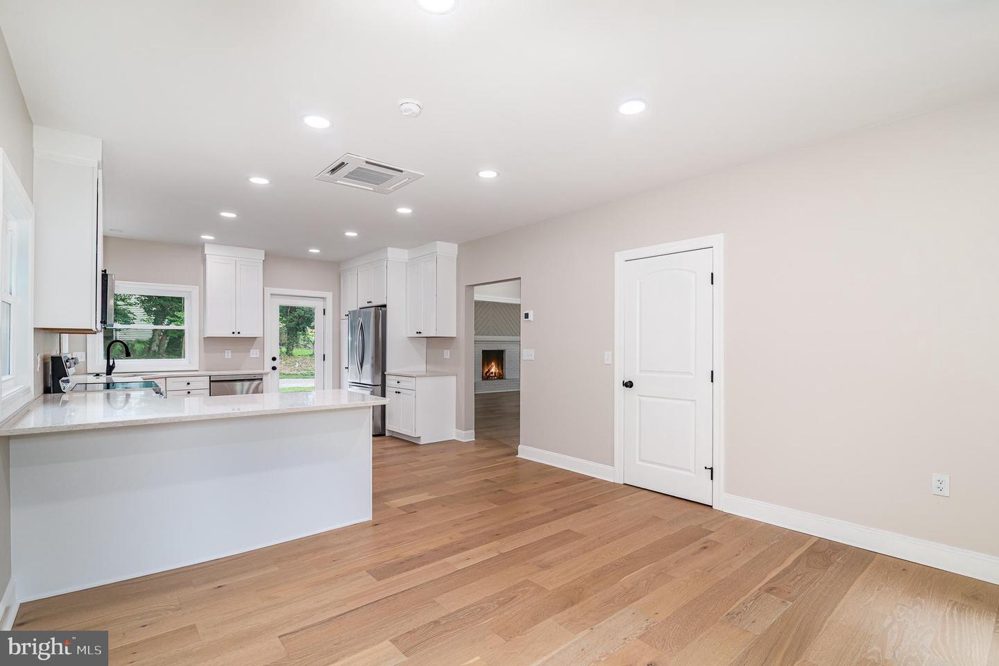 Harrisburg, Pennsylvania, 17112, United States, 5 Bedrooms Bedrooms, ,3 BathroomsBathrooms,Residential,For Sale,1890402